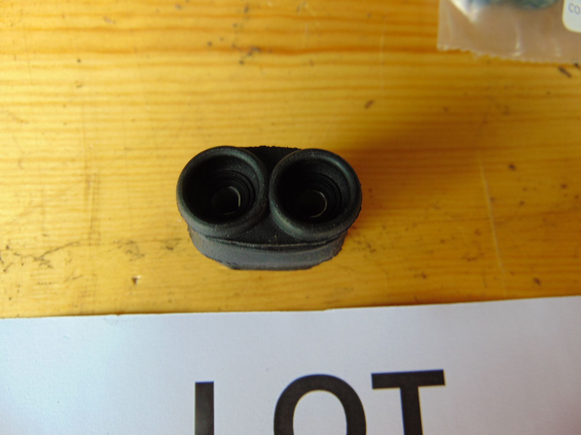 20x Rare New Unused Vehicle Electrical Double Bullet Connectors cost £3.64 each - Image 2 of 5