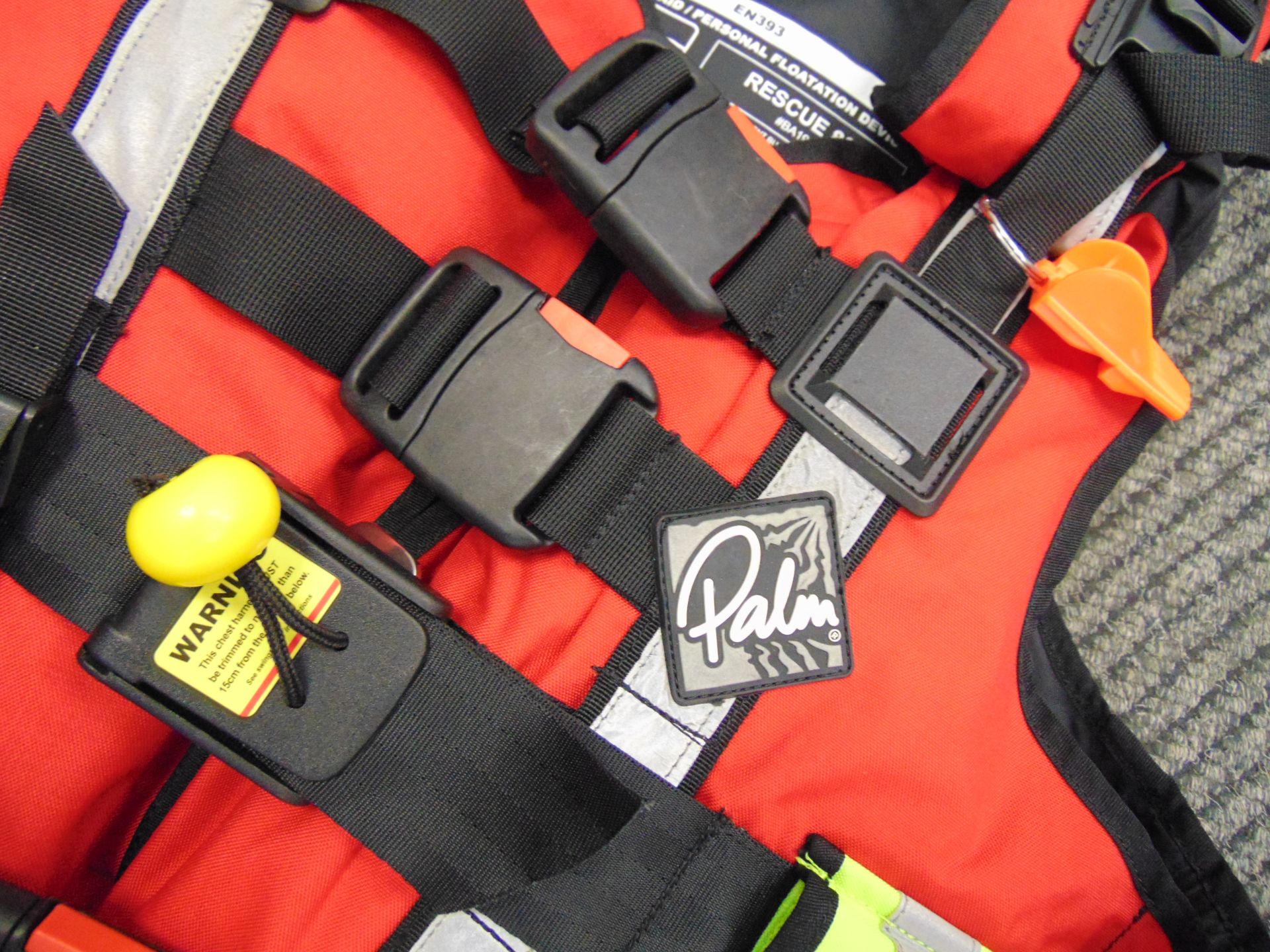 Palm Professional Rescue 800 Buoyancy Aid - PFD Personal Floatation Device Size L/XL - Image 2 of 4