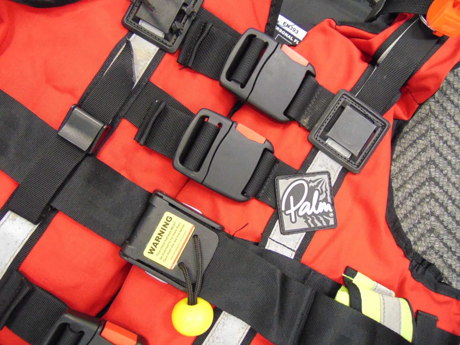 Palm Professional Rescue 800 Buoyancy Aid - PFD Personal Floatation Device Size L/XL - Image 2 of 4