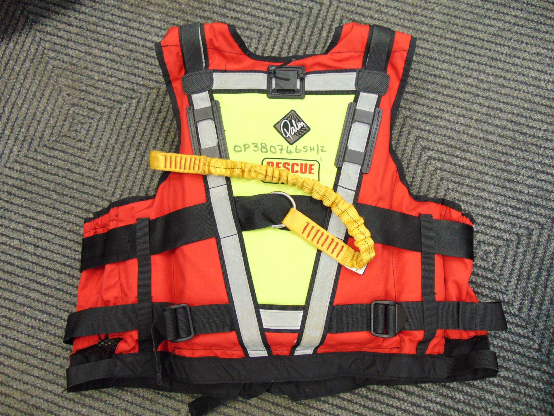 Palm Professional Rescue 800 Buoyancy Aid - PFD Personal Floatation Device Size L/XL - Image 3 of 4