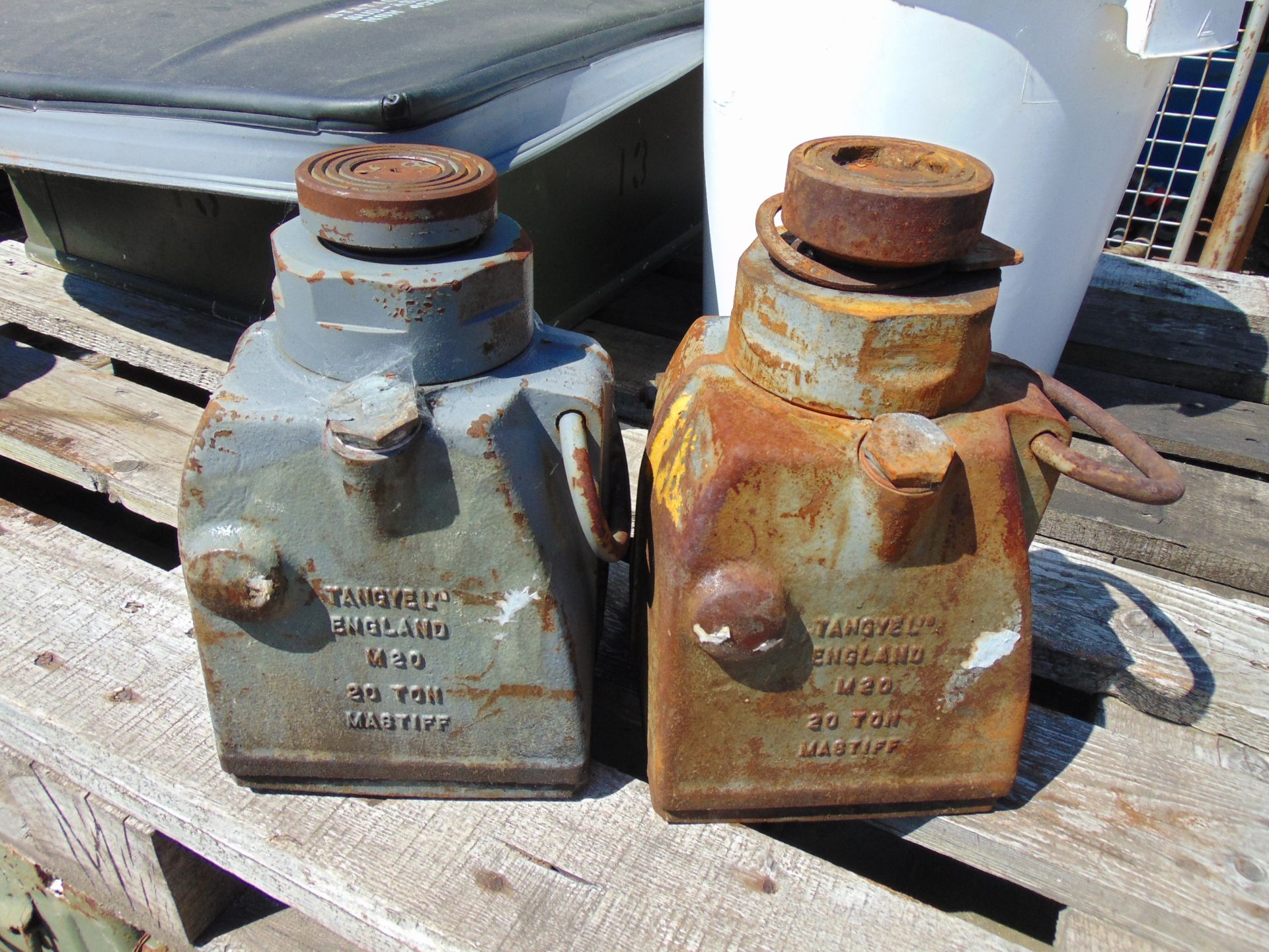 2 x Tangye 20 tonne hydraulic bottle jacks - Image 2 of 4