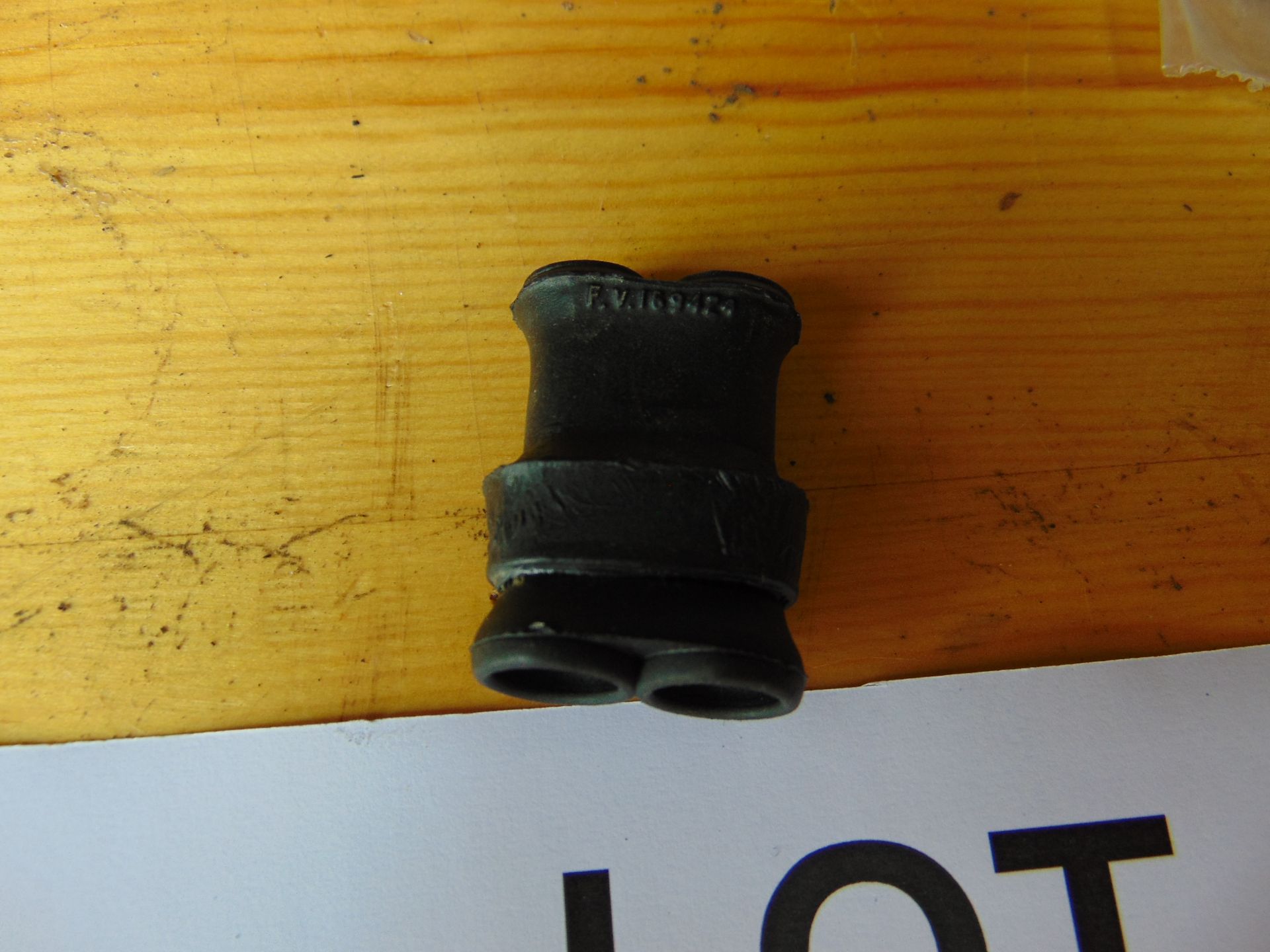 20x Rare New Unused Vehicle Electrical Double Bullet Connectors cost £3.64 each