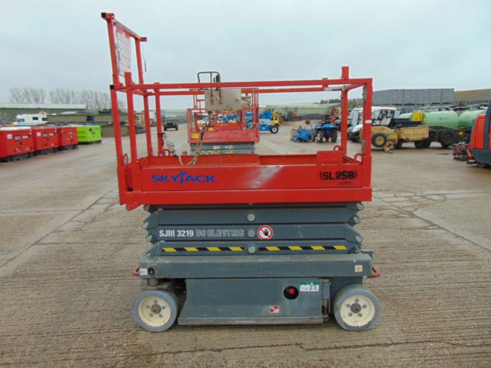 SKYJACK SJIII 3219 Electric Scissor Lift Access Platform ONLY 77 Hours! - Image 4 of 13