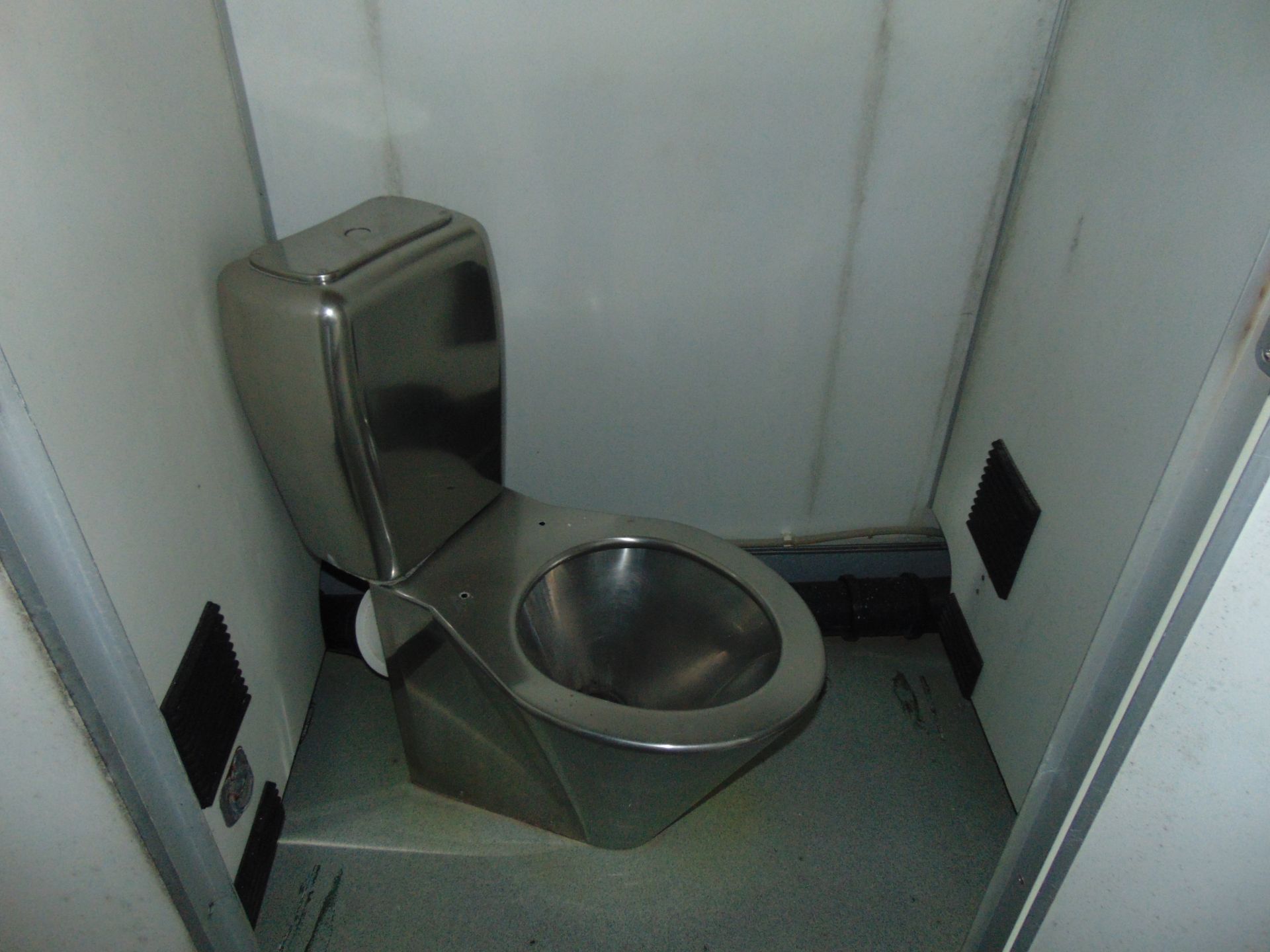 Demountable Front Line Ablution Unit in 20ft Container with hook loader, Twist Locks Etc - Image 29 of 31