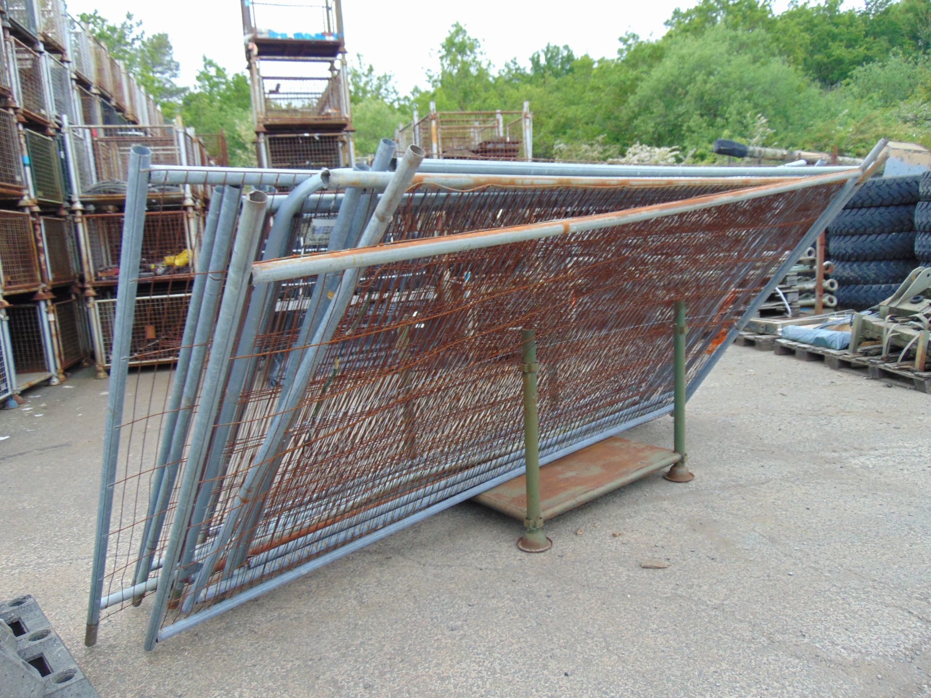 10 x Heras Style Galvanised Fencing Panels 3.5m x 2m c/w Feet - Image 4 of 5