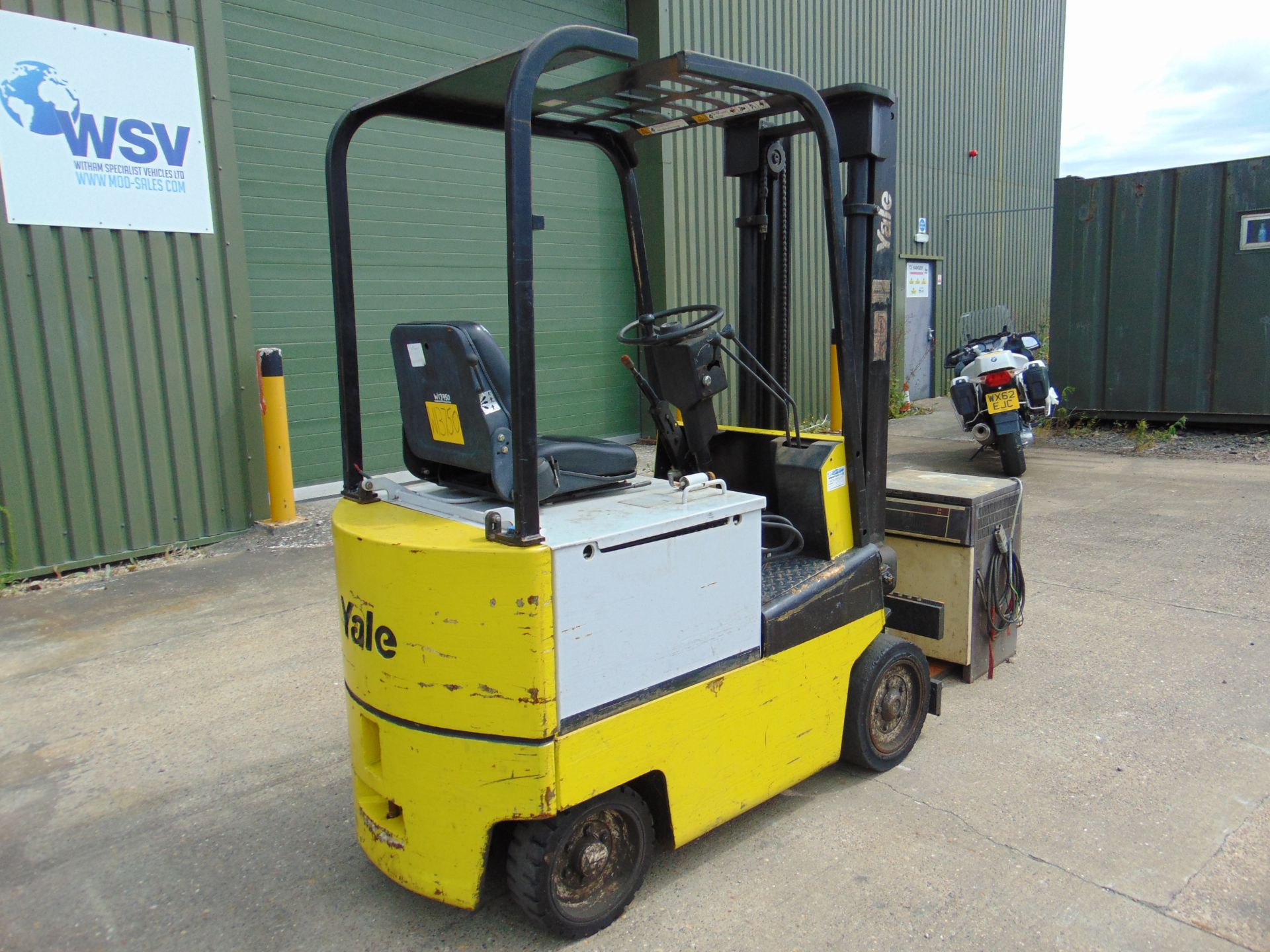 Yale ERC18 1.8 ton Electric Forklift c/w Battery Charger - Bild 8 aus 17