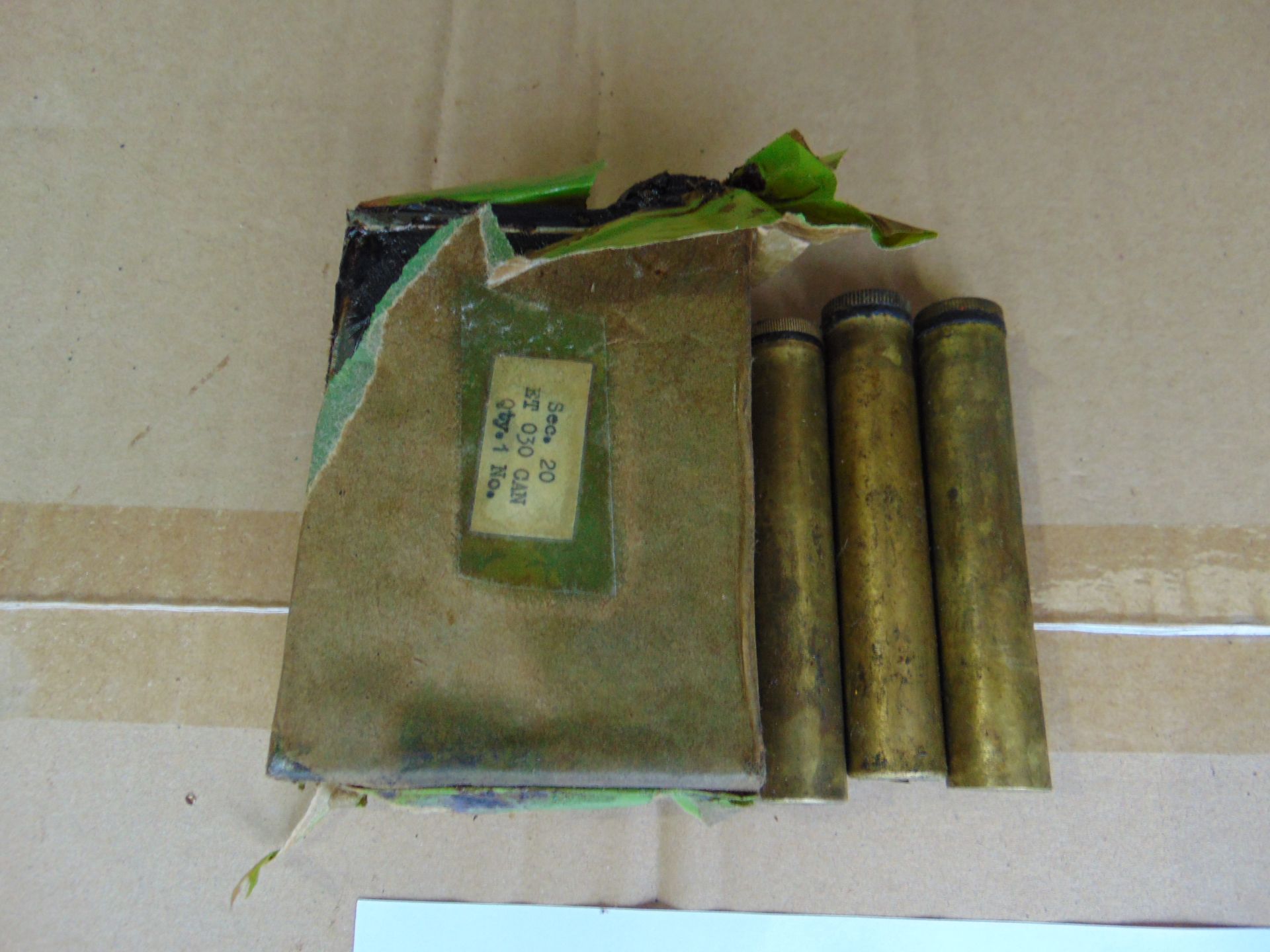 NEW UNISSUED WW2 BROWNING 30 CAL OIL CAN AND 3 WW1 BRASS OIL BOTTLES - Image 2 of 7