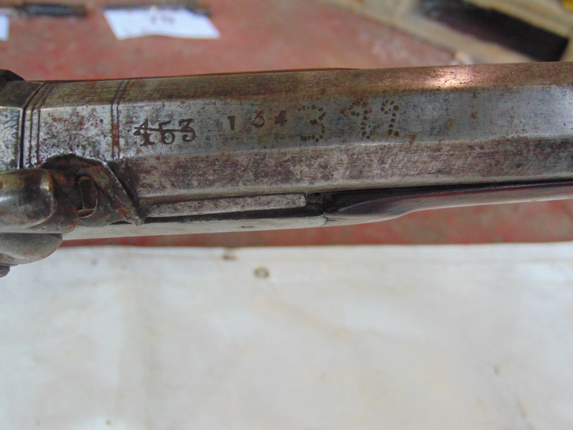 BRITISH FLINT LOCK CARBINE RIFLE WITH ORIGINAL MARKS, RODS, ETC - Image 7 of 9