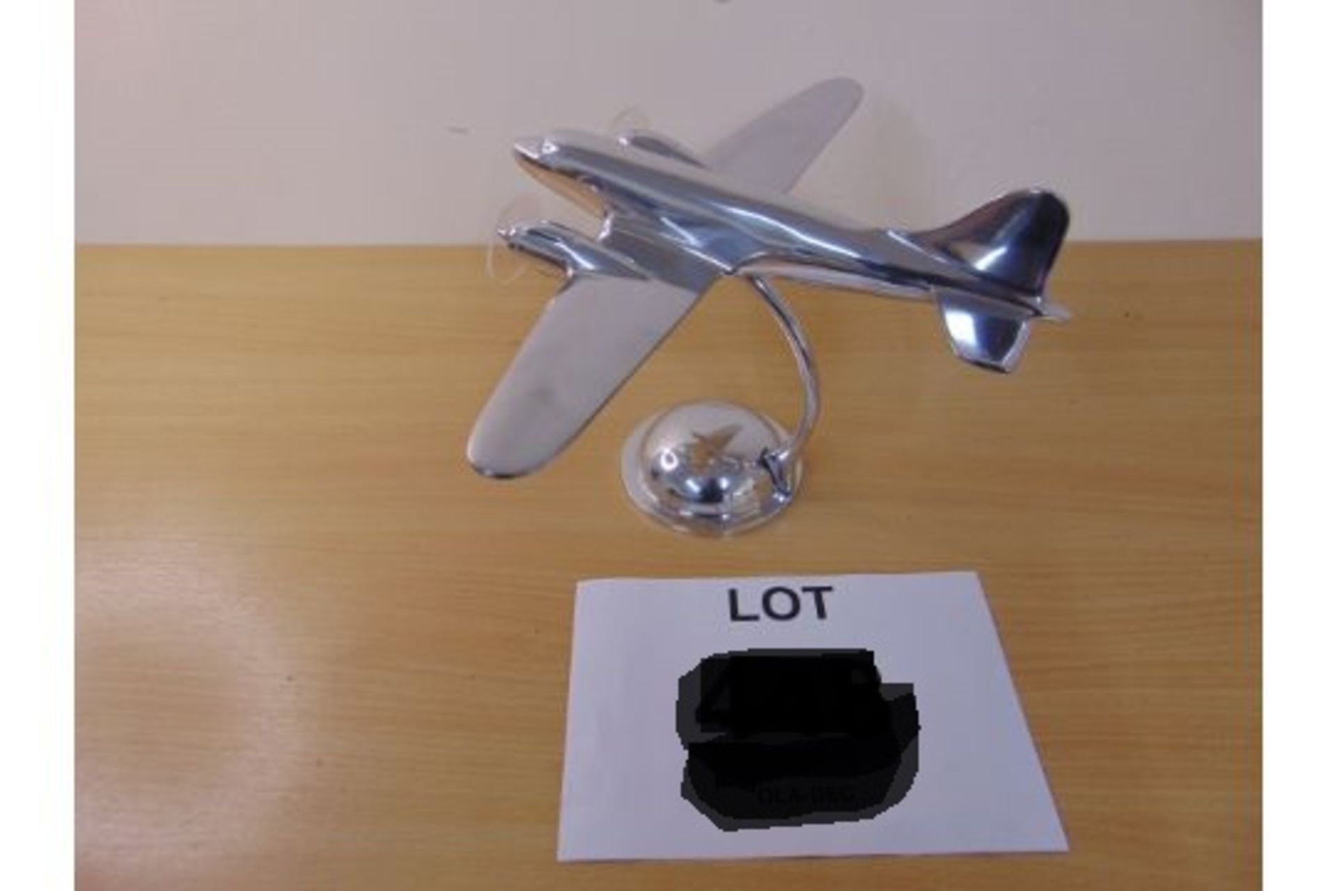 DESK TOP MODEL DAKOTA DC3 POLISHED ALUMINIUM ON BASE - Image 6 of 6