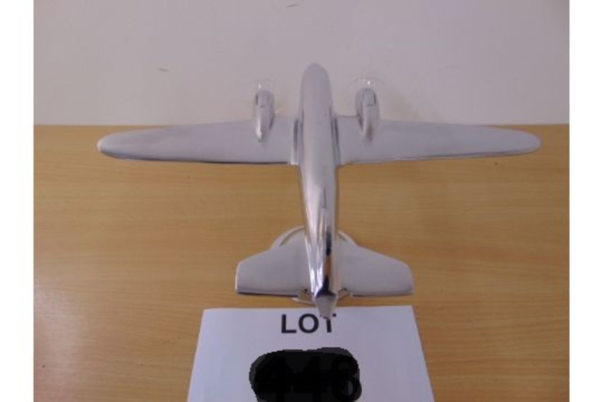 DESK TOP MODEL DAKOTA DC3 POLISHED ALUMINIUM ON BASE - Image 4 of 6