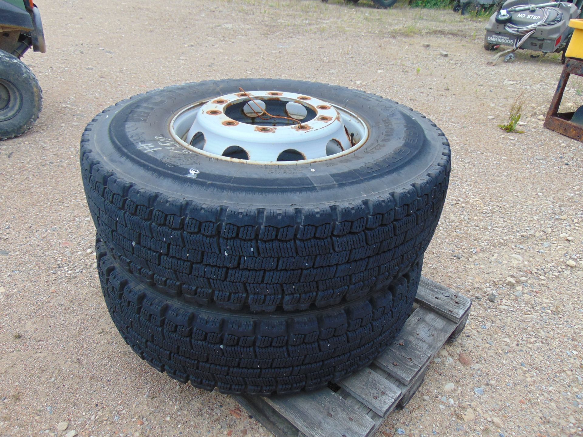 2 x Michelin ICE GRIP 315/80 R22.5 on Rims - Image 2 of 5