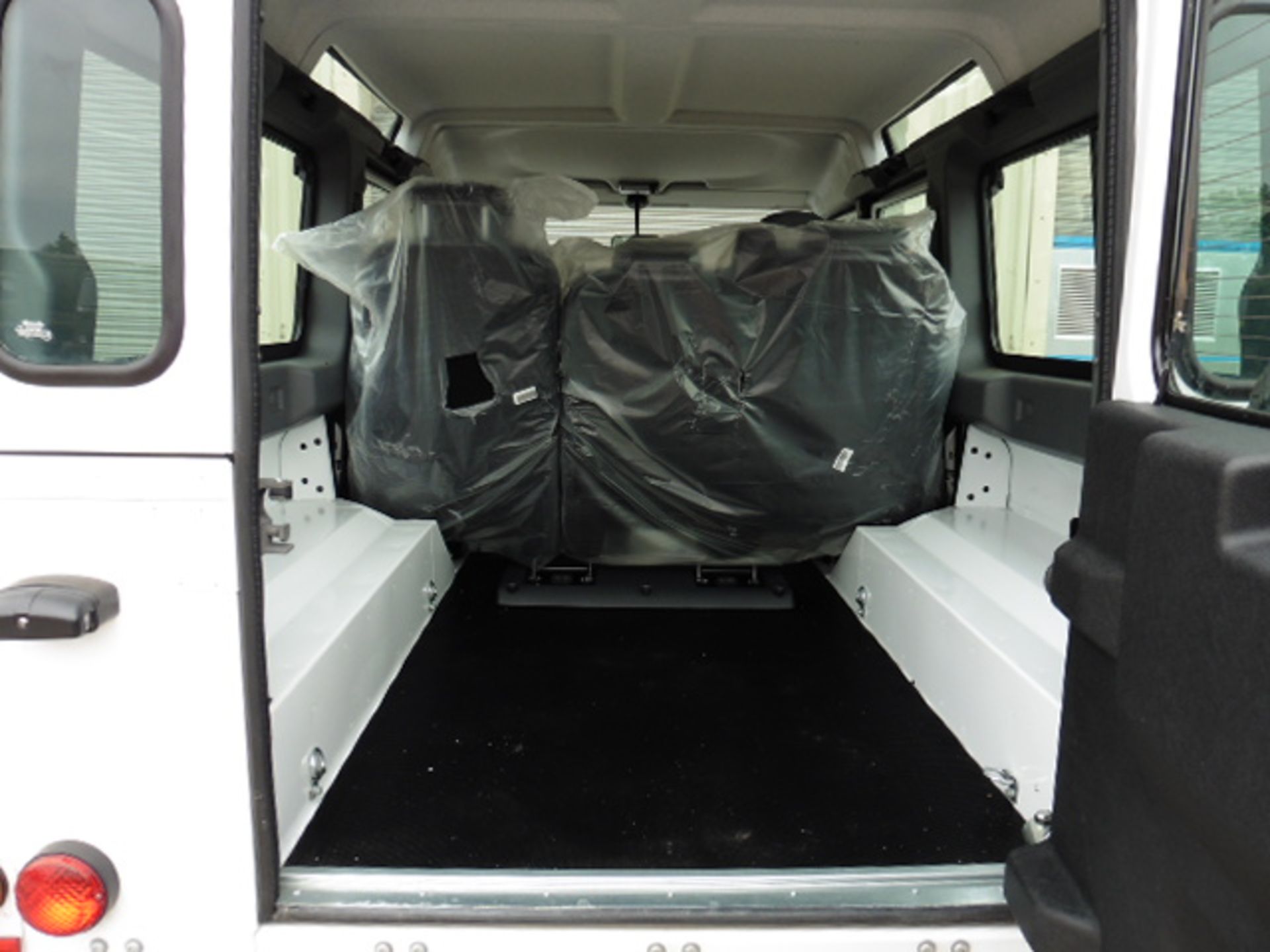 Delivery Mileage 2013 model year Land Rover Defender 110 5 door station wagon LHD - Image 9 of 20