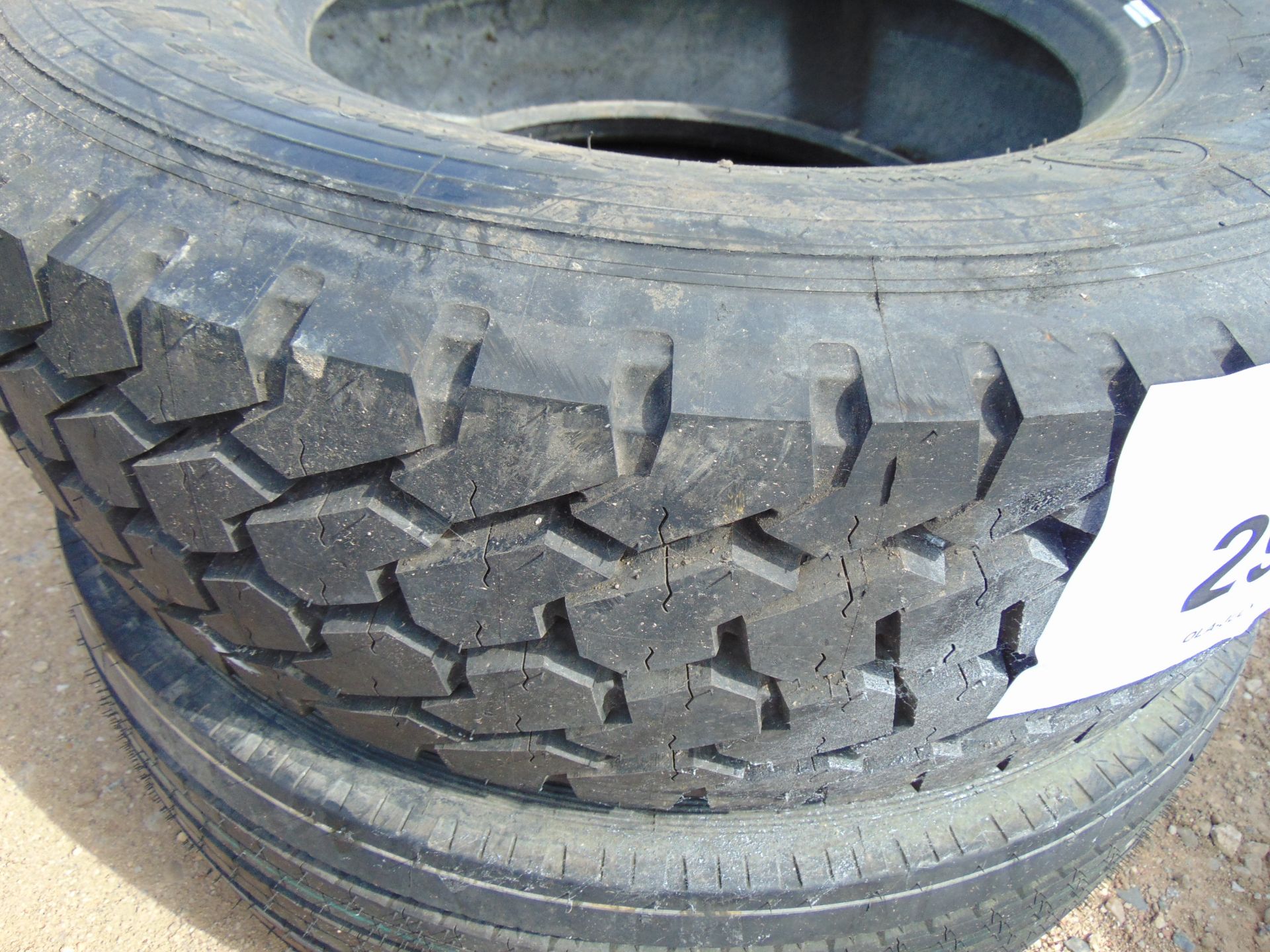 2 x Michelin X 265/70 R 19.5 - Image 2 of 4