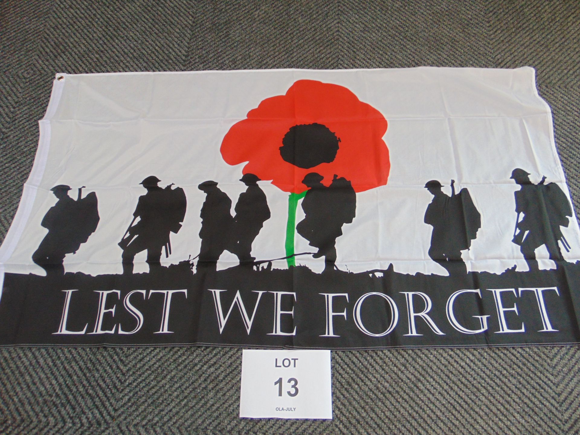 Lest We Forget Army Flag 5ft x 3ft - Image 2 of 3