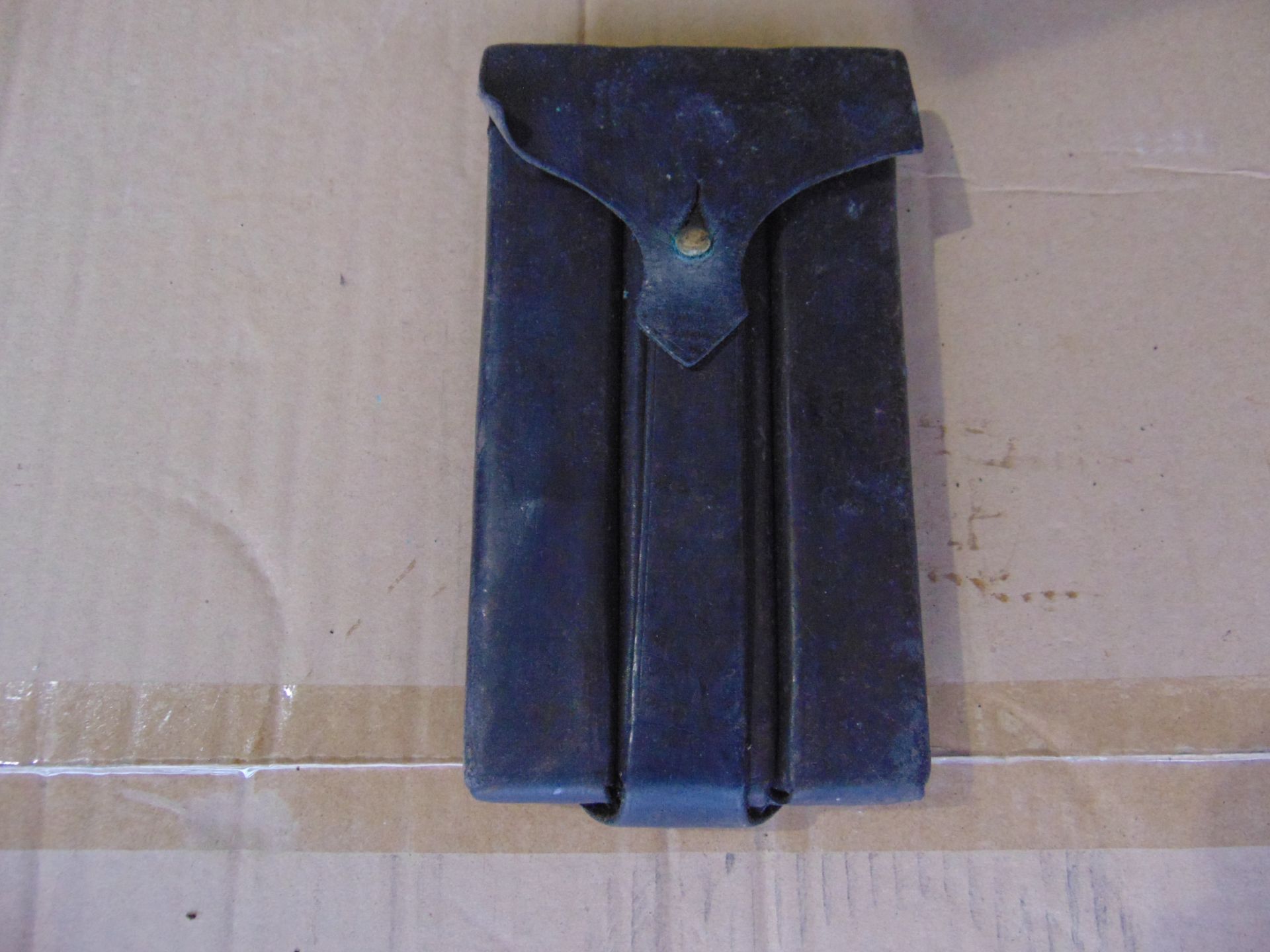 3X GERMAN WW2 MP40 STICK MAGAZINES IN ORIGINAL LEATHER AMMO POUCH - Image 4 of 6