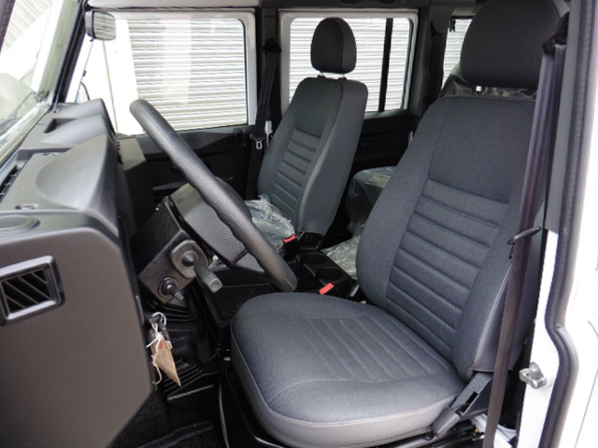 Delivery Mileage 2013 model year Land Rover Defender 110 5 door station wagon LHD - Image 17 of 20