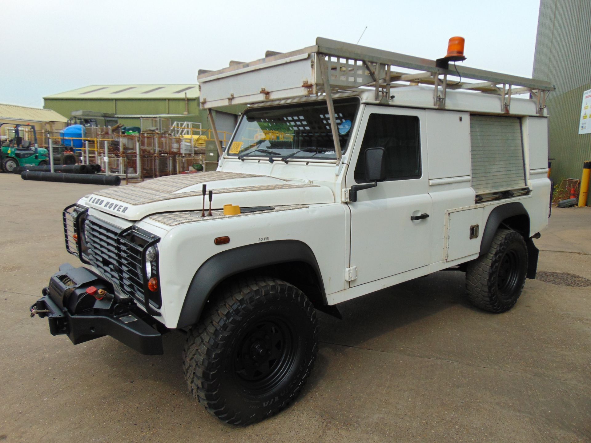 2013 Land Rover Defender 110 Puma hardtop 4x4 Utility vehicle (mobile workshop) with hydraulic winch - Image 5 of 44