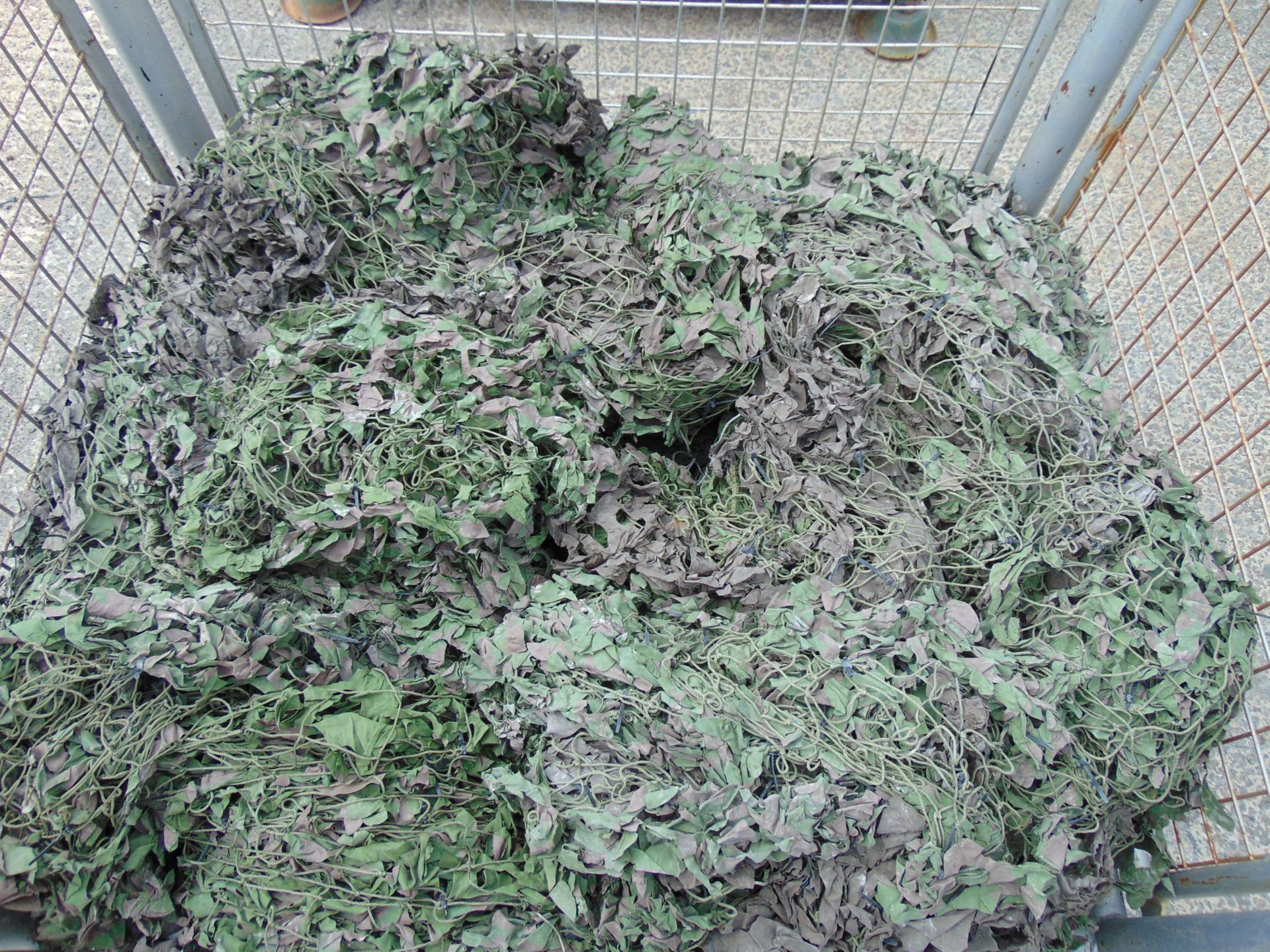 1 x Stillage of Very Good Large Woodland Cam Net - Image 2 of 3