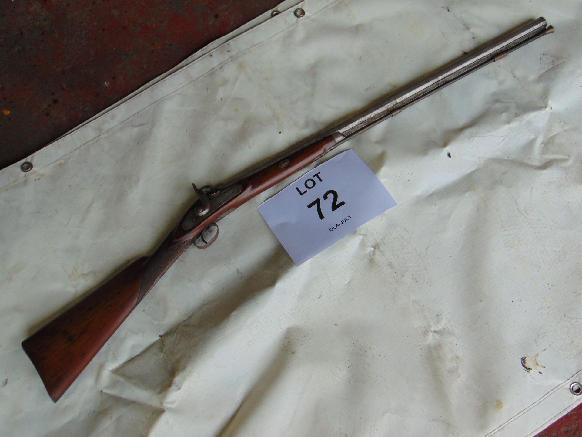 BRITISH FLINT LOCK CARBINE RIFLE WITH ORIGINAL MARKS, RODS, ETC