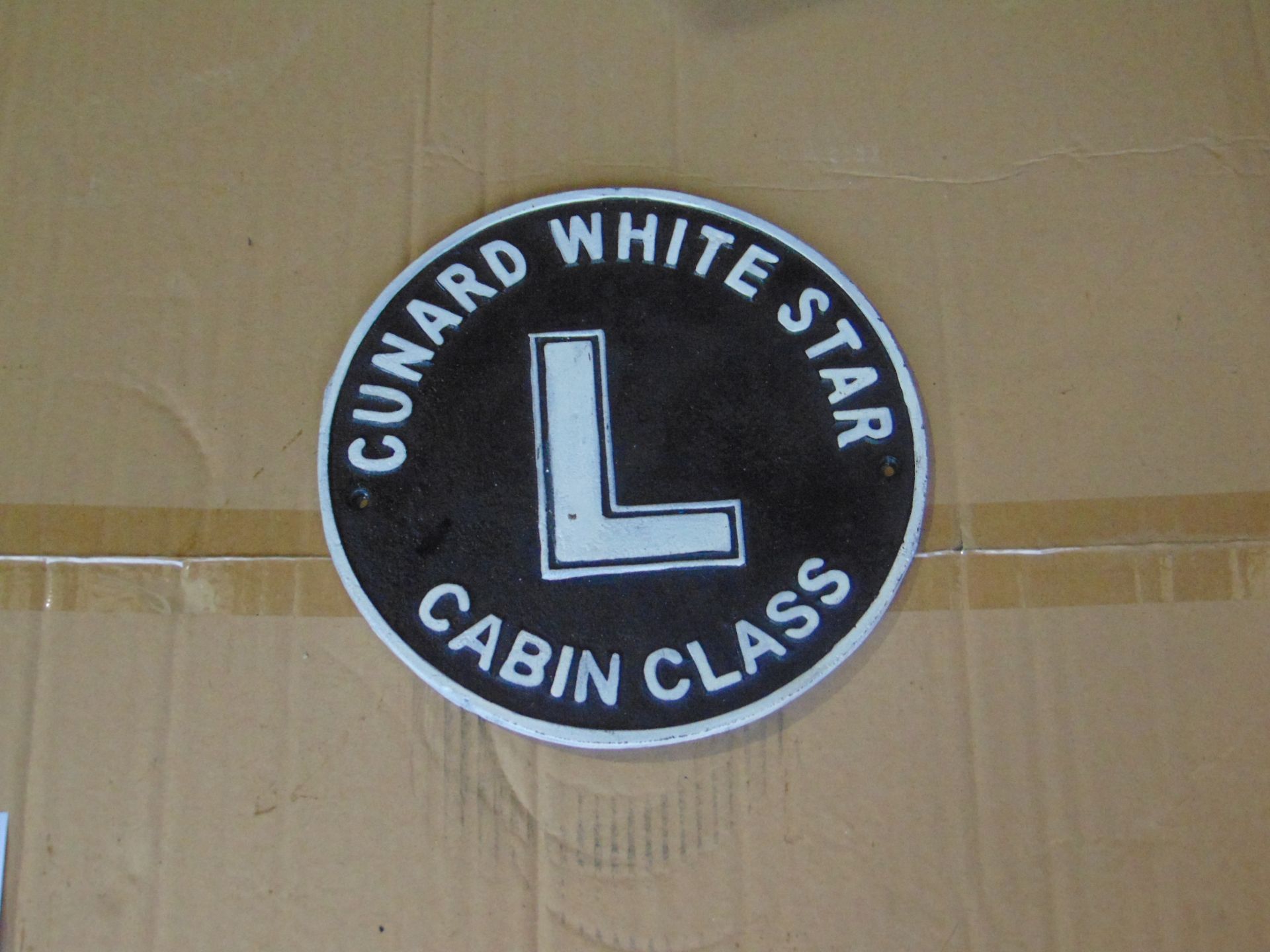 CAST IRON CUNARD WHITE STAR LINE CABIN CLASS PLAQUE (TITANIC) 20 CM DIA - Bild 2 aus 4