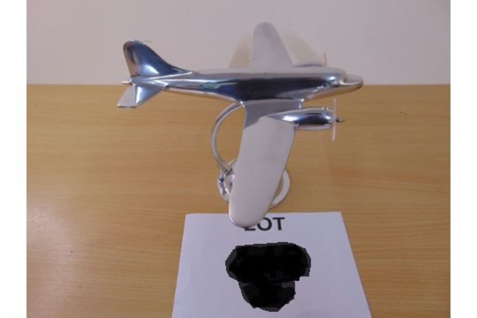 DESK TOP MODEL DAKOTA DC3 POLISHED ALUMINIUM ON BASE - Image 5 of 6