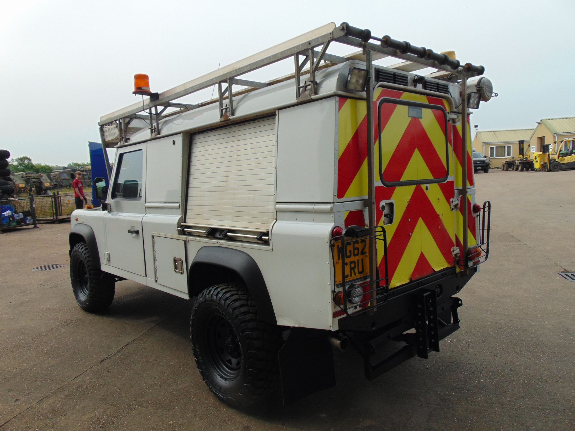 2013 Land Rover Defender 110 Puma hardtop 4x4 Utility vehicle (mobile workshop) with hydraulic winch - Image 10 of 44