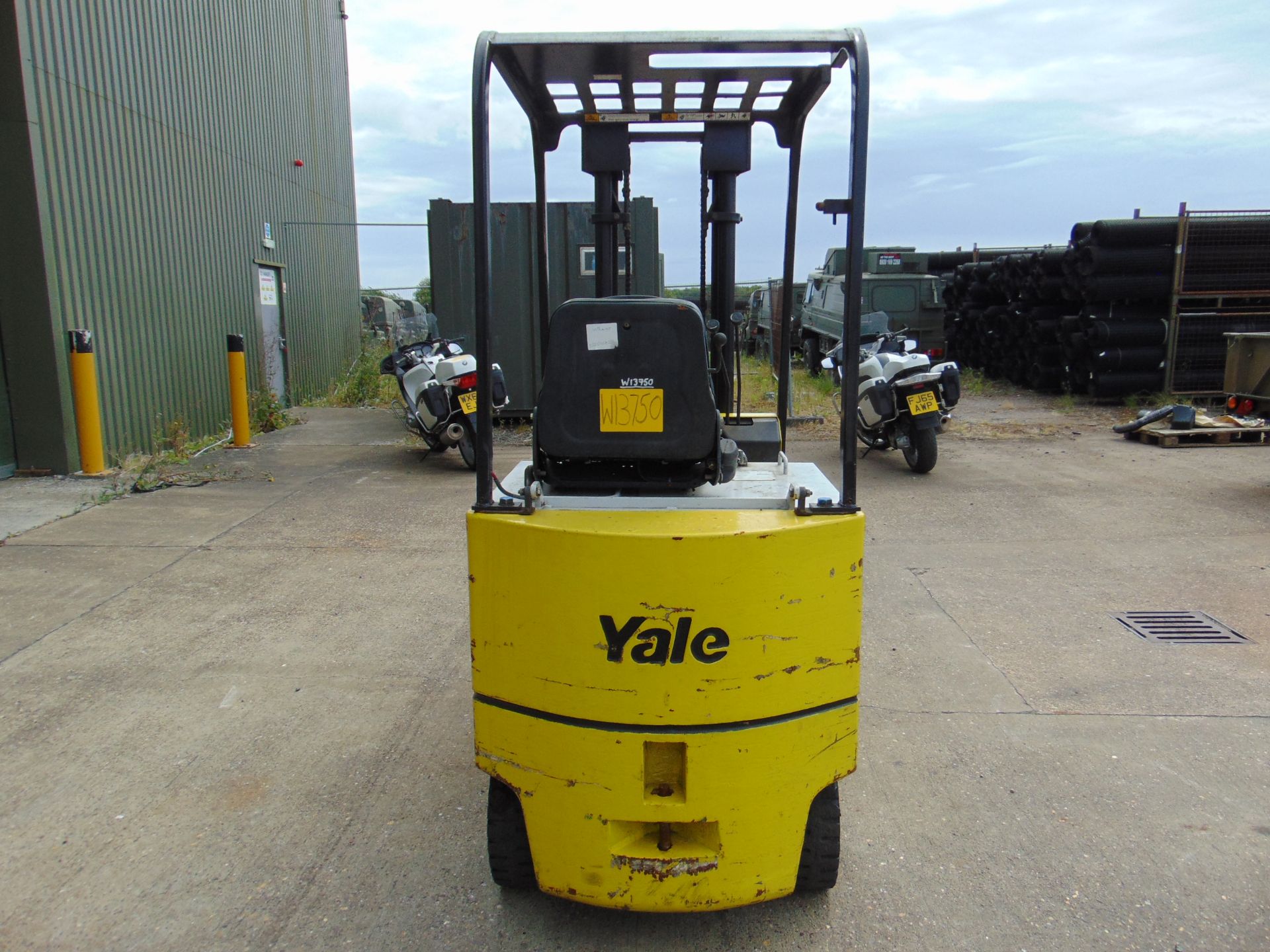 Yale ERC18 1.8 ton Electric Forklift c/w Battery Charger - Bild 7 aus 17