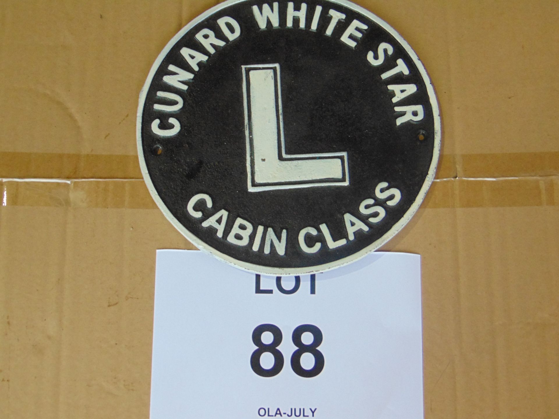CAST IRON CUNARD WHITE STAR LINE CABIN CLASS PLAQUE (TITANIC) 20 CM DIA - Image 4 of 4