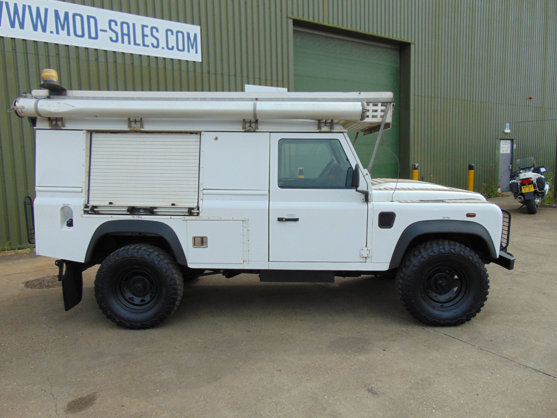 2013 Land Rover Defender 110 Puma hardtop 4x4 Utility vehicle (mobile workshop) with hydraulic winch - Image 7 of 44