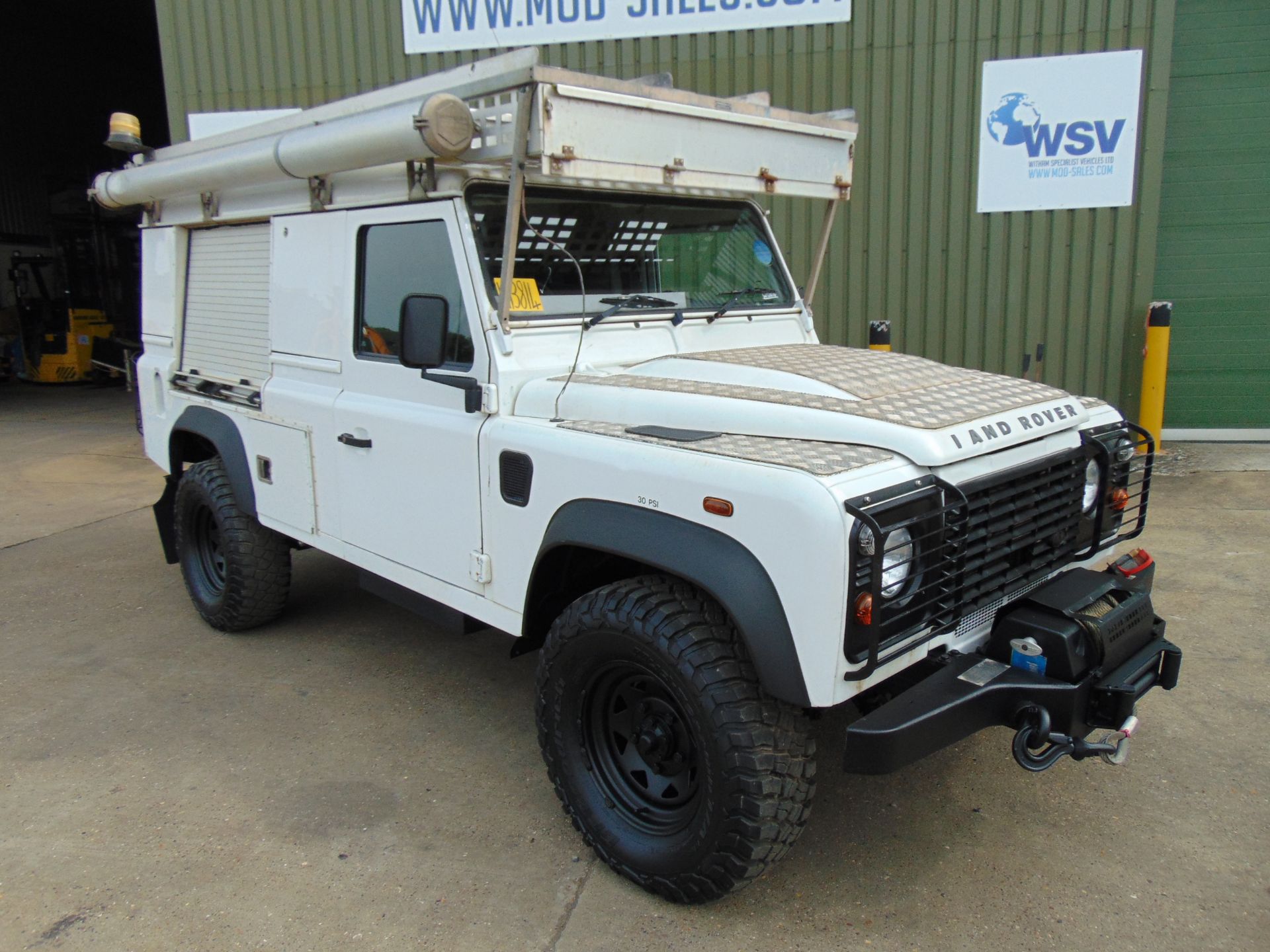 2013 Land Rover Defender 110 Puma hardtop 4x4 Utility vehicle (mobile workshop) with hydraulic winch - Image 2 of 44
