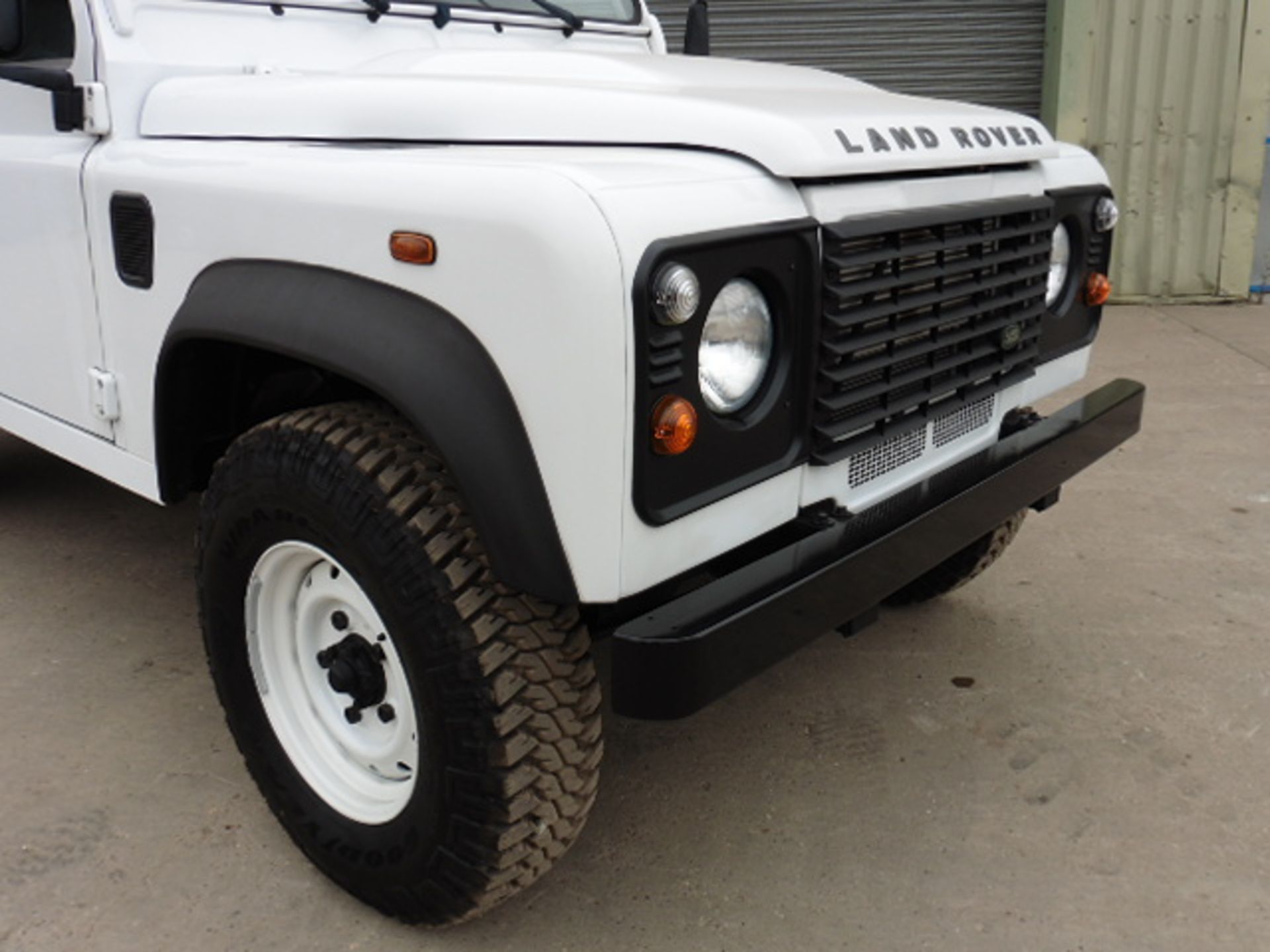 Delivery Mileage 2013 model year Land Rover Defender 110 5 door station wagon LHD - Image 6 of 20