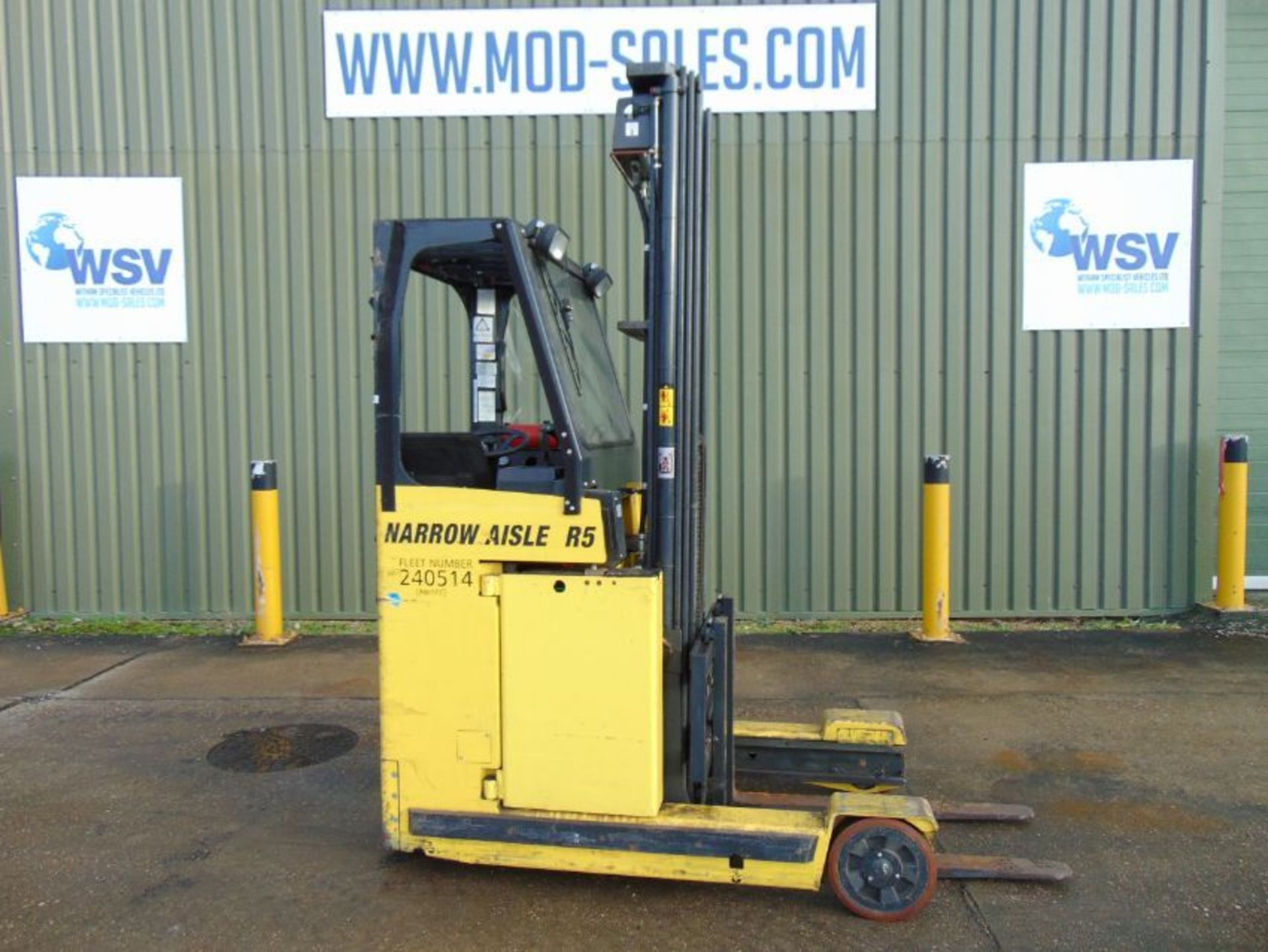 Narrow Aisle R5.16N Electric Reach Forklift