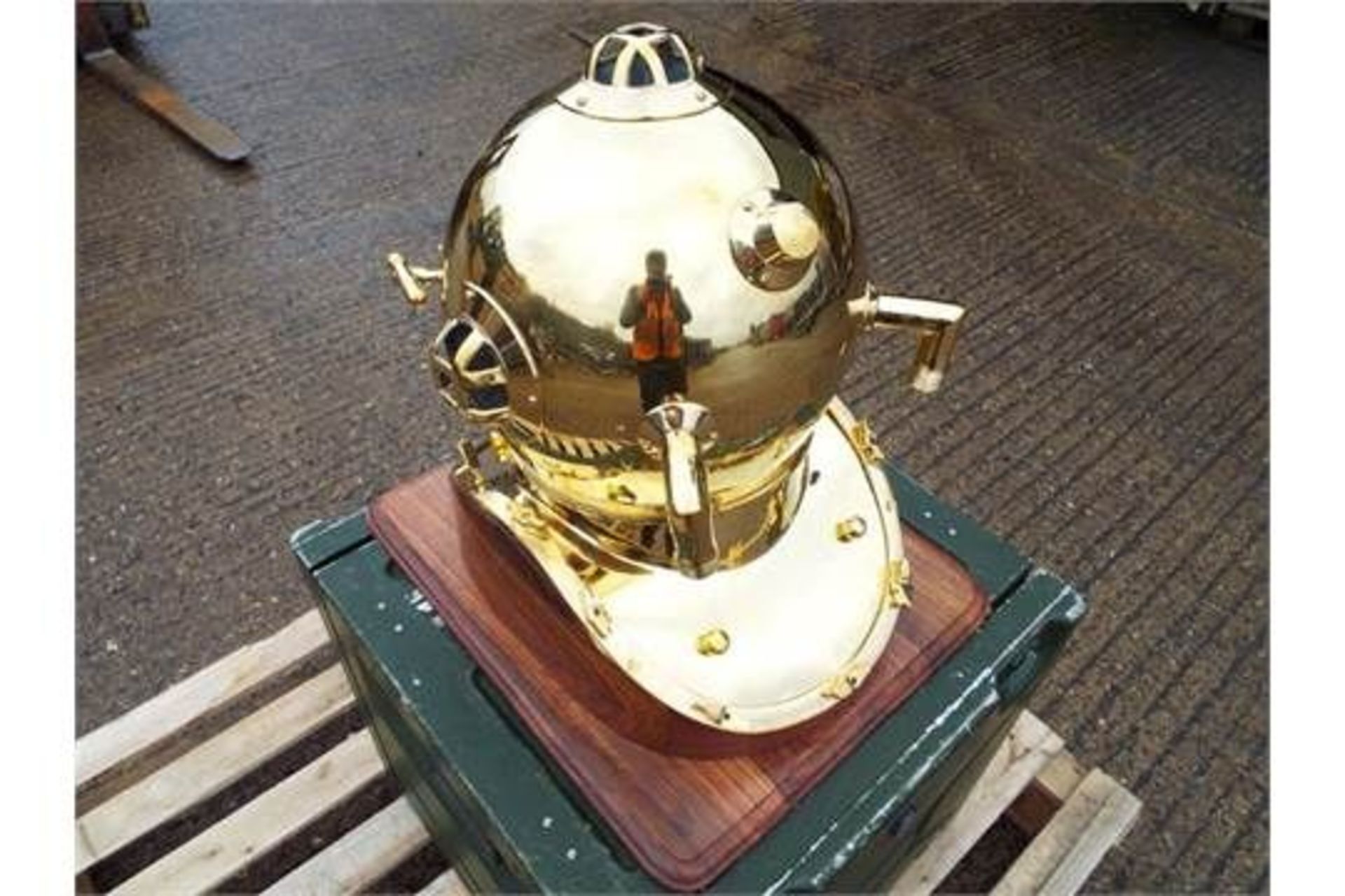 US NAVY MARK V BRASS DIVING HELMET - Image 5 of 5