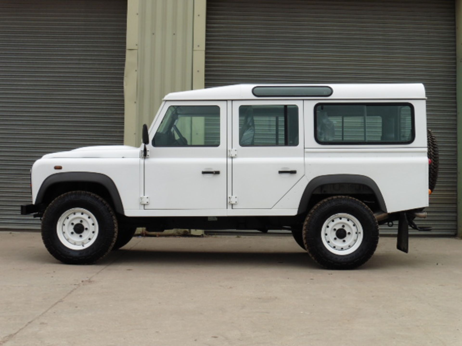 Delivery Mileage 2013 model year Land Rover Defender 110 5 door station wagon LHD - Image 4 of 20