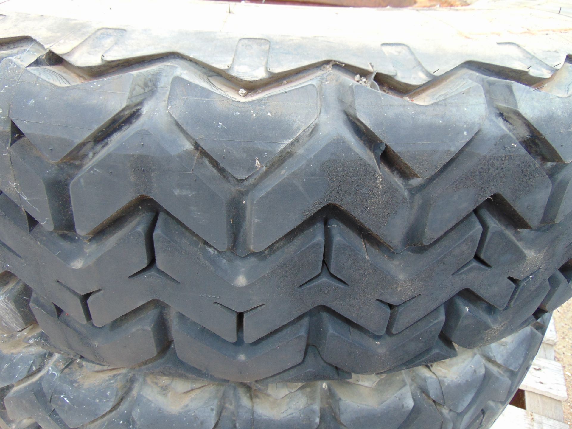 2 x Michelin X 1400 R 24 on Rims - Image 2 of 5