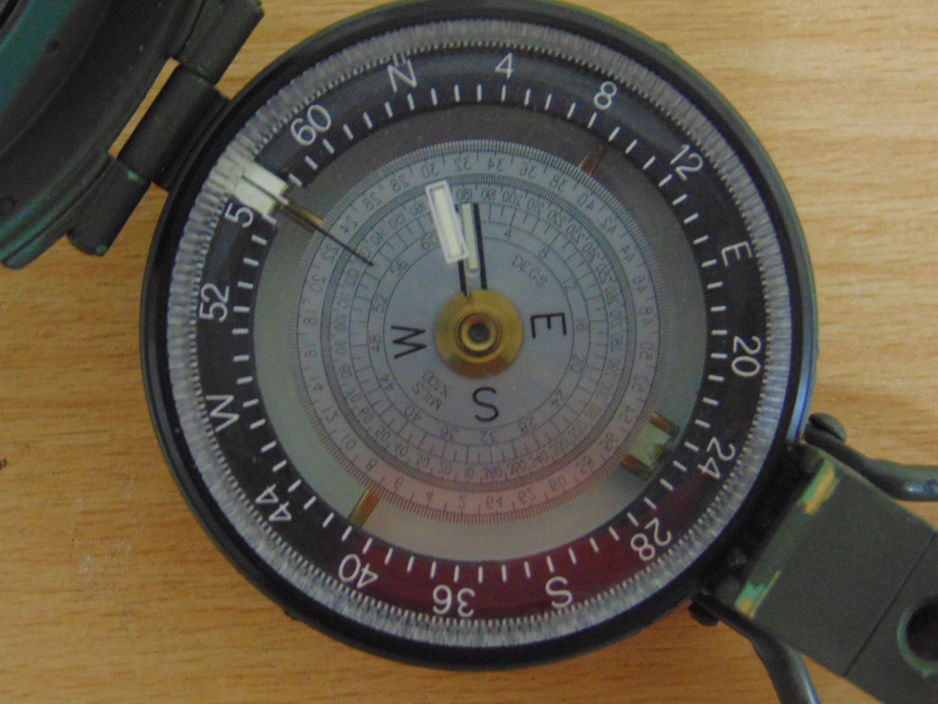 NICE FRANCIS BAKER M88 BRITISH ARMY PRISMATIC COMPASS NATO MARKS - Image 2 of 6