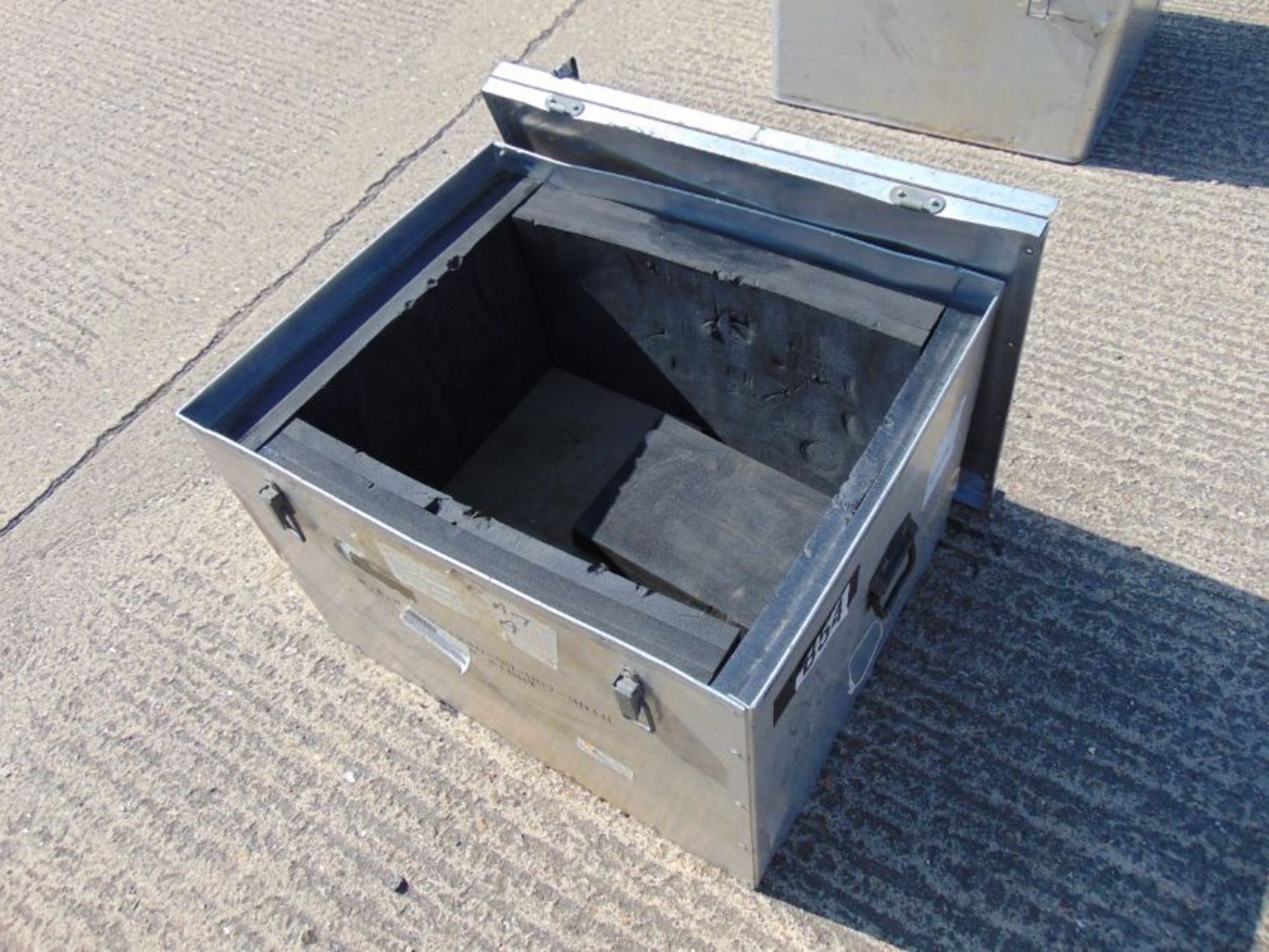 Large Aluminium Storage Box 0.72m x 0.59m x 0.52m - Image 4 of 4