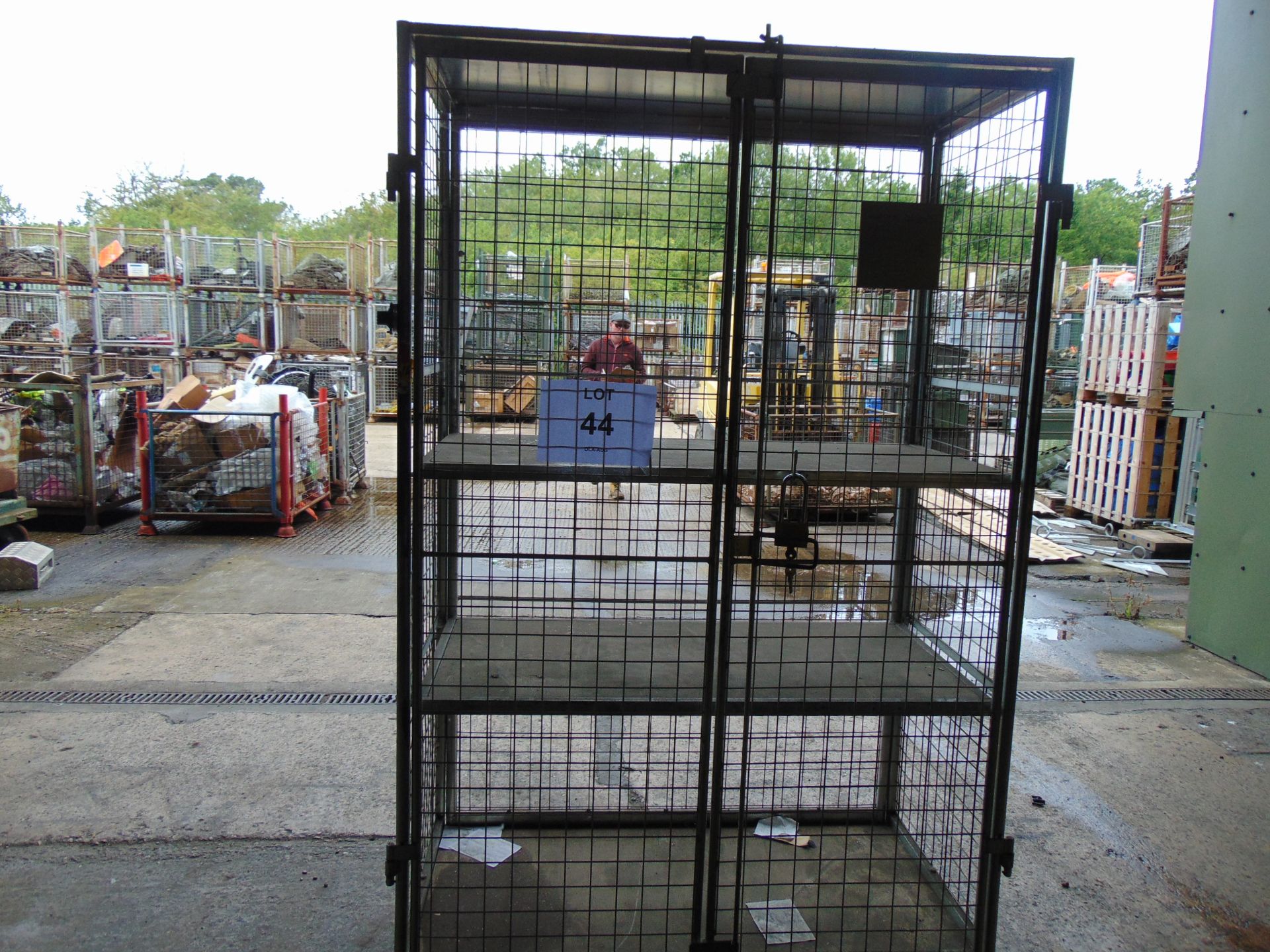 Security Cage c/w lock and Keys - Image 3 of 7