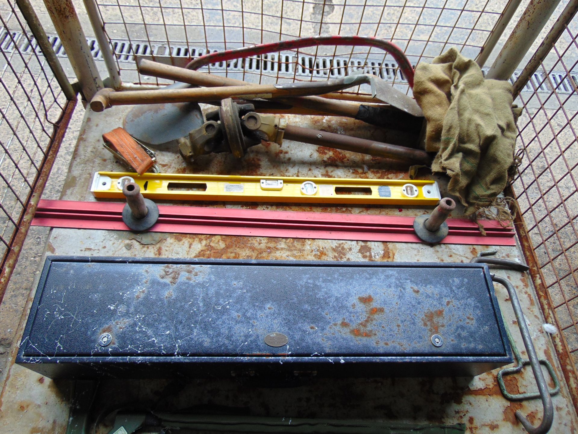 1 x Stillage of Construction Tools Gun Cabinet, PTO Shaft Etc