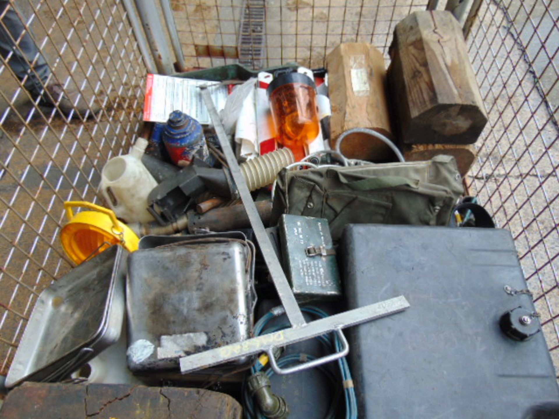 1 x Stillage of Fighting Vehicle Spares inc Cables, Pins, Water Container, Chocks, Beacon etc - Image 2 of 5