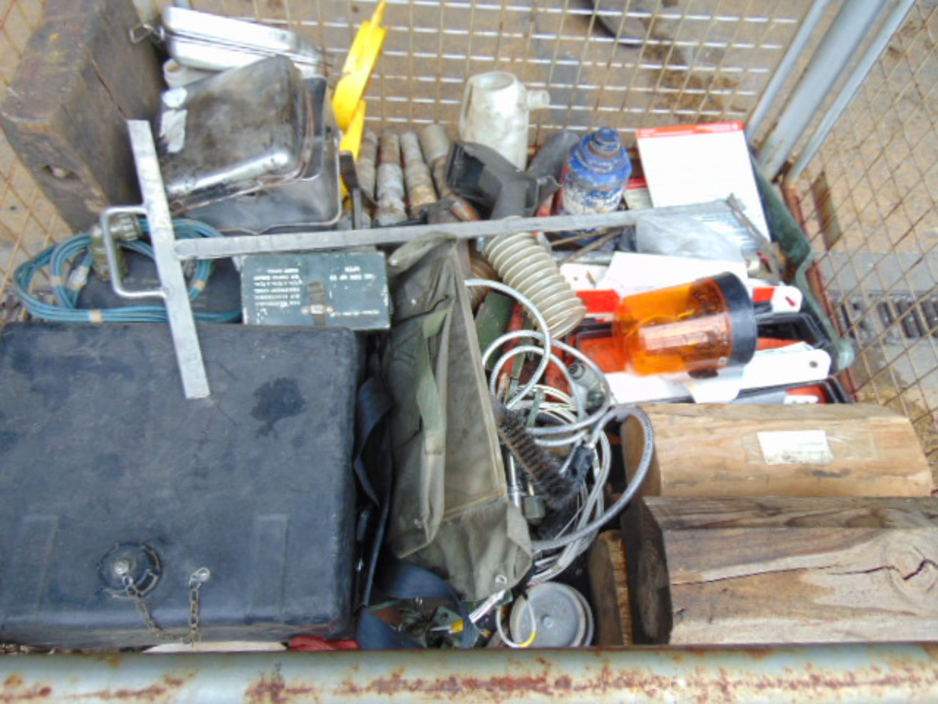 1 x Stillage of Fighting Vehicle Spares inc Cables, Pins, Water Container, Chocks, Beacon etc - Image 4 of 5