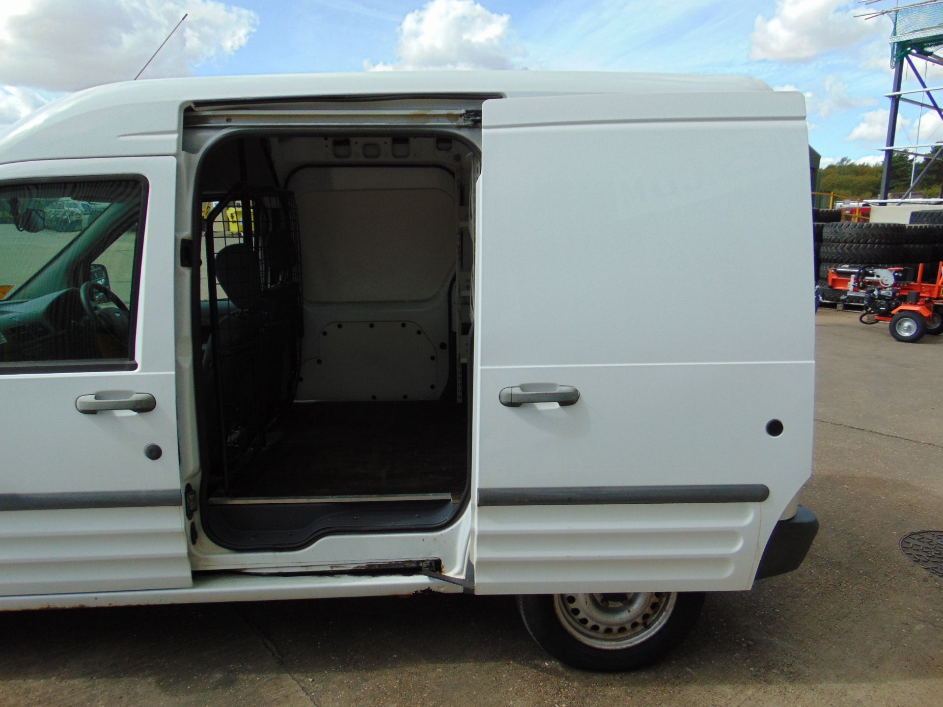 2007 Ford Transit Connect T230L Panel Van ONLY 57,737 MILES! - Image 11 of 28