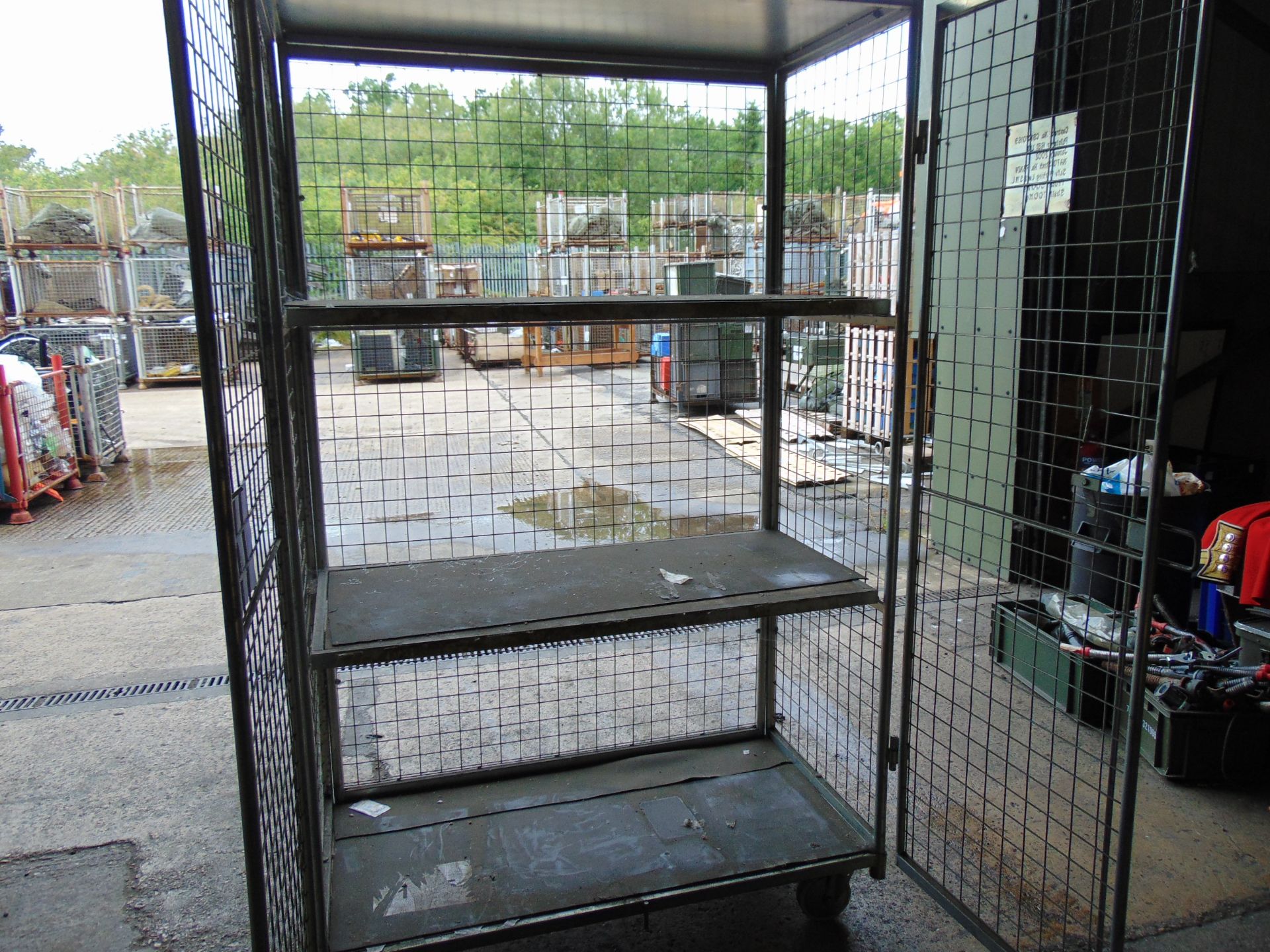 Security Cage c/w lock and Keys - Image 2 of 8