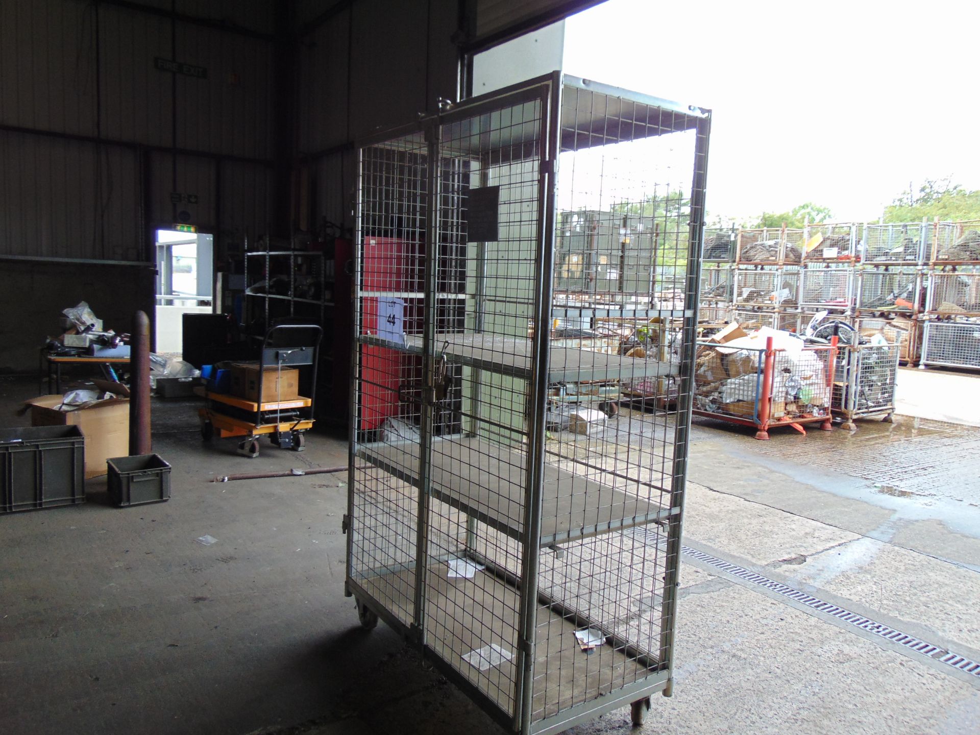 Security Cage c/w lock and Keys - Image 2 of 7