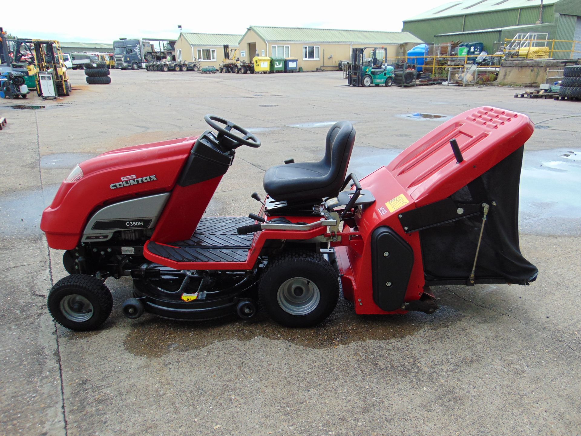 Countax 350H Ride on Mower c/w Collector etc - Image 5 of 17