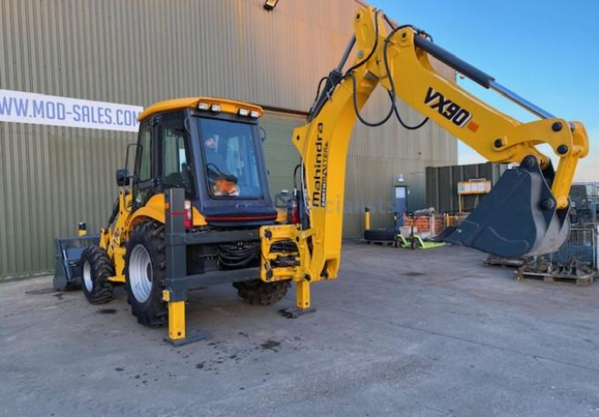 Unused 2022 Mahindra VX90 4x4 Backhoe loader - Image 6 of 20