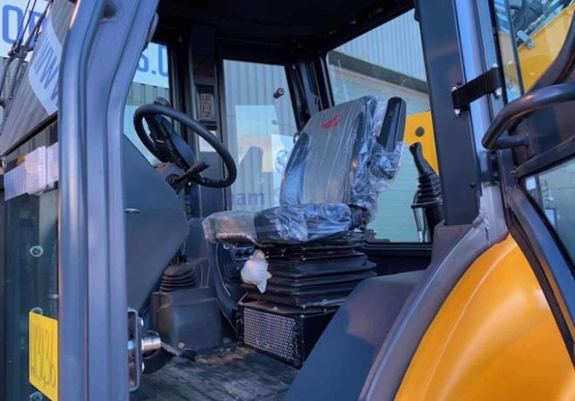 Unused 2022 Mahindra VX90 4x4 Backhoe loader - Image 14 of 20