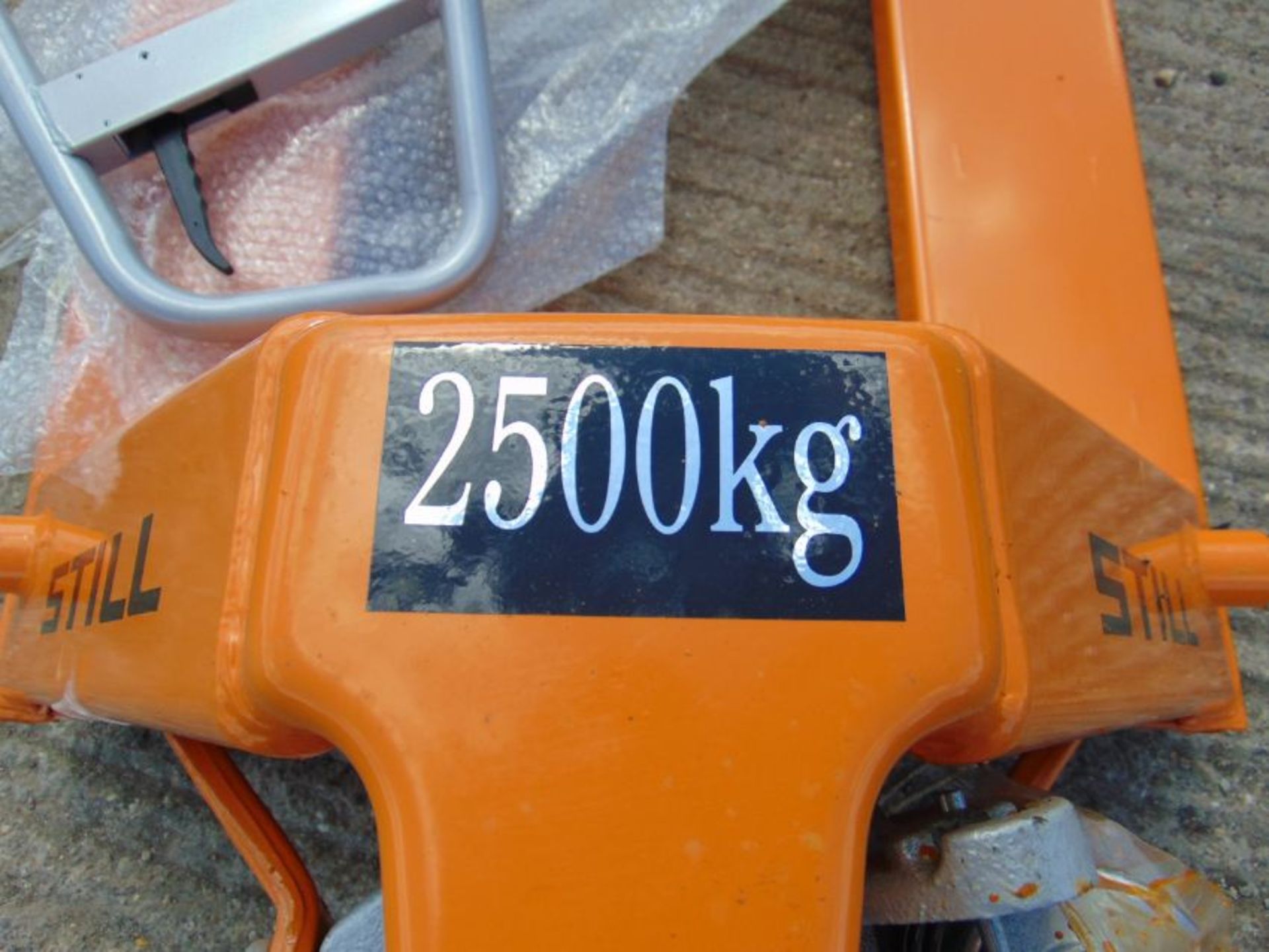 New Unused Still 2500Kg Hand Pallet Truck - Image 7 of 8