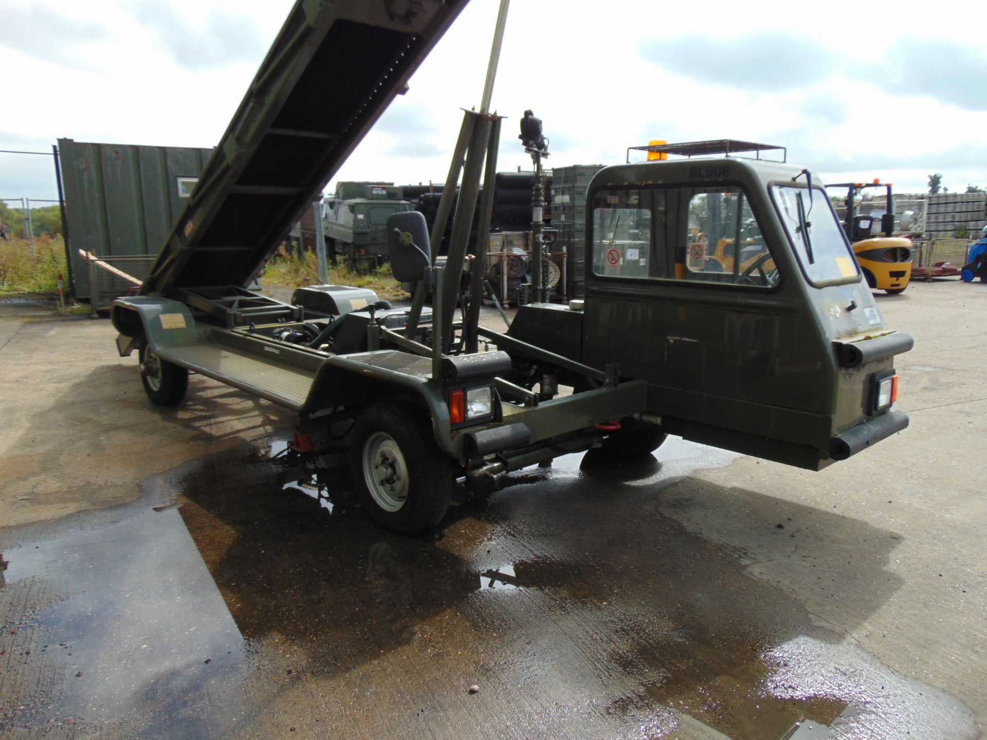 TC888 Self Propelled Aircraft Baggage Conveyor from RAF ONLY 1040 HOURS! - Image 4 of 19