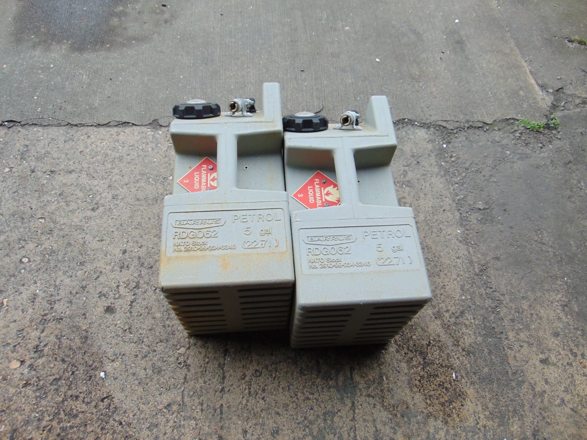 2 x Barrus RDG 62 5 gall Marine Fuel Tanks for Ribs etc c/w quick fit couplings and Guage - Image 3 of 4